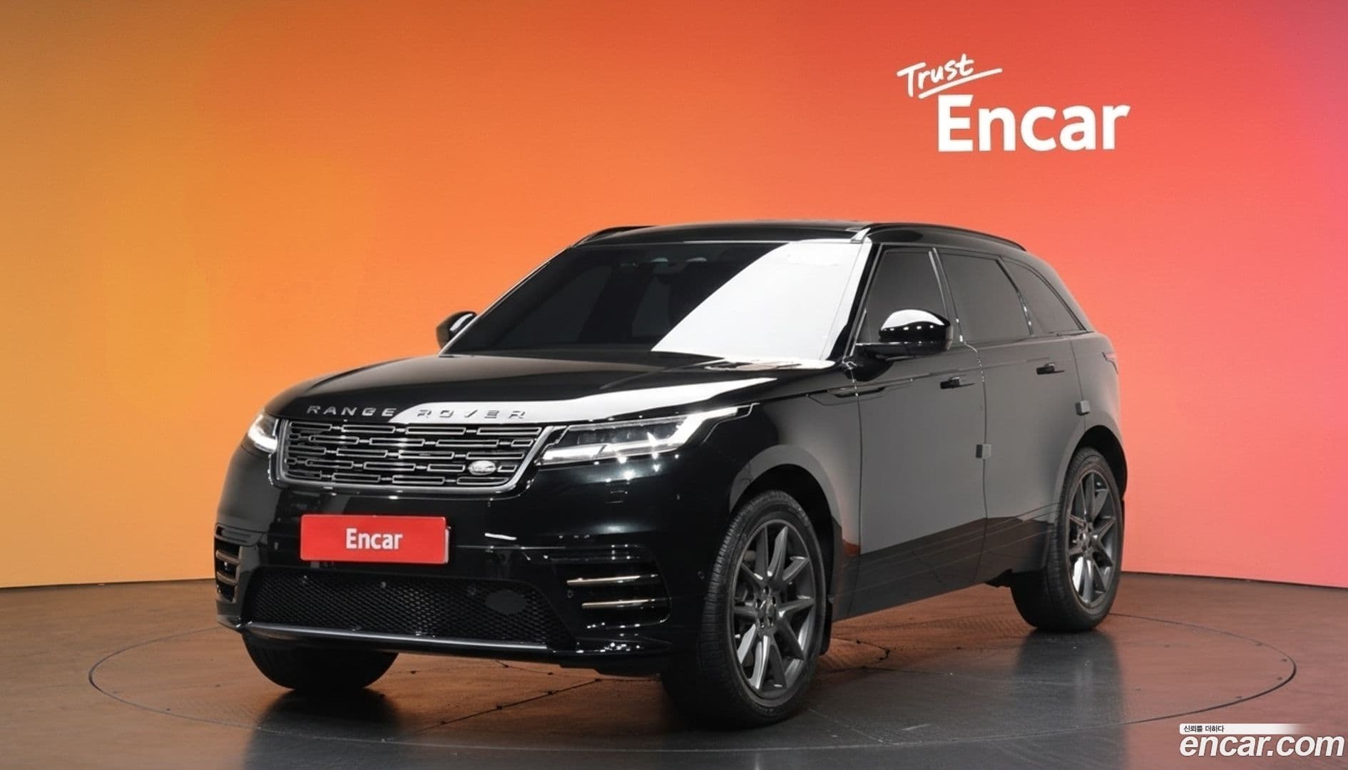 Main__Slider__Photo:Range Rover Velar Land Rover 2024.7-0