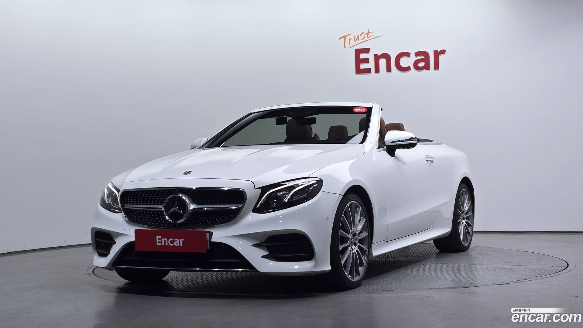 Main__Slider__Photo:E-Class Mercedes-Benz 2018.6-0