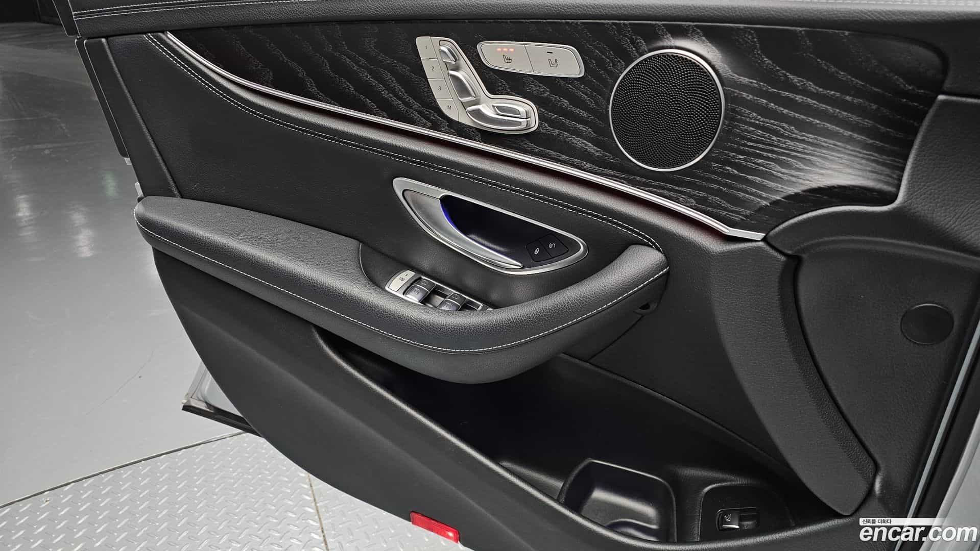 E-Class Mercedes-Benz 2020.4-OPTION-018