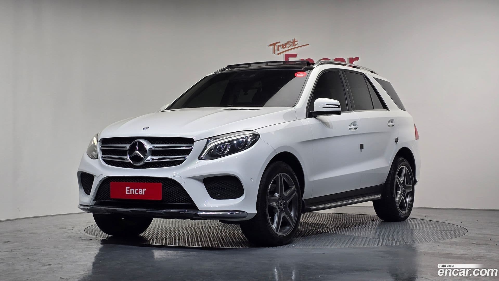 Main__Slider__Photo:GLE-Class Mercedes-Benz 2016.8-0