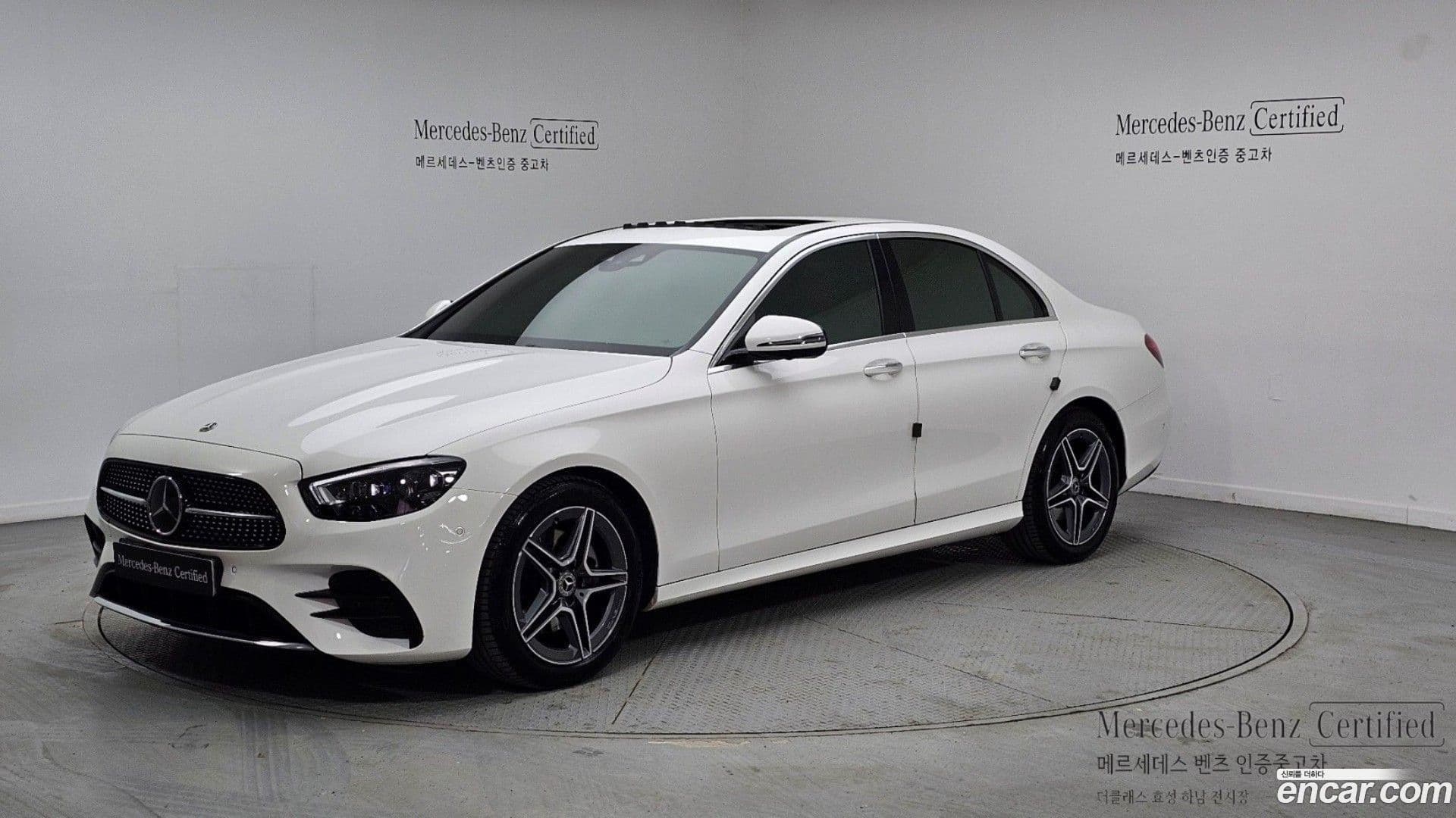 Main__Slider__Photo:E-Class Mercedes-Benz 2023.8-0