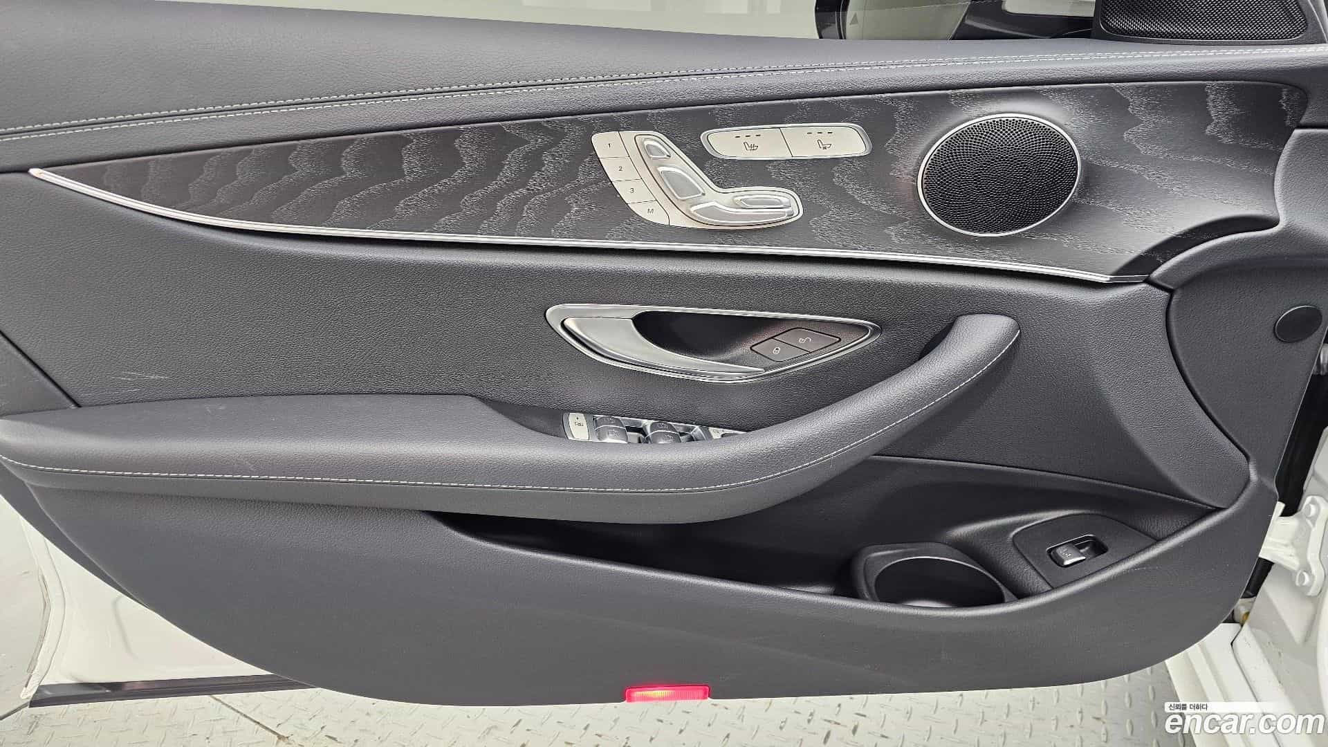 E-Class Mercedes-Benz 2023.8-OPTION-016