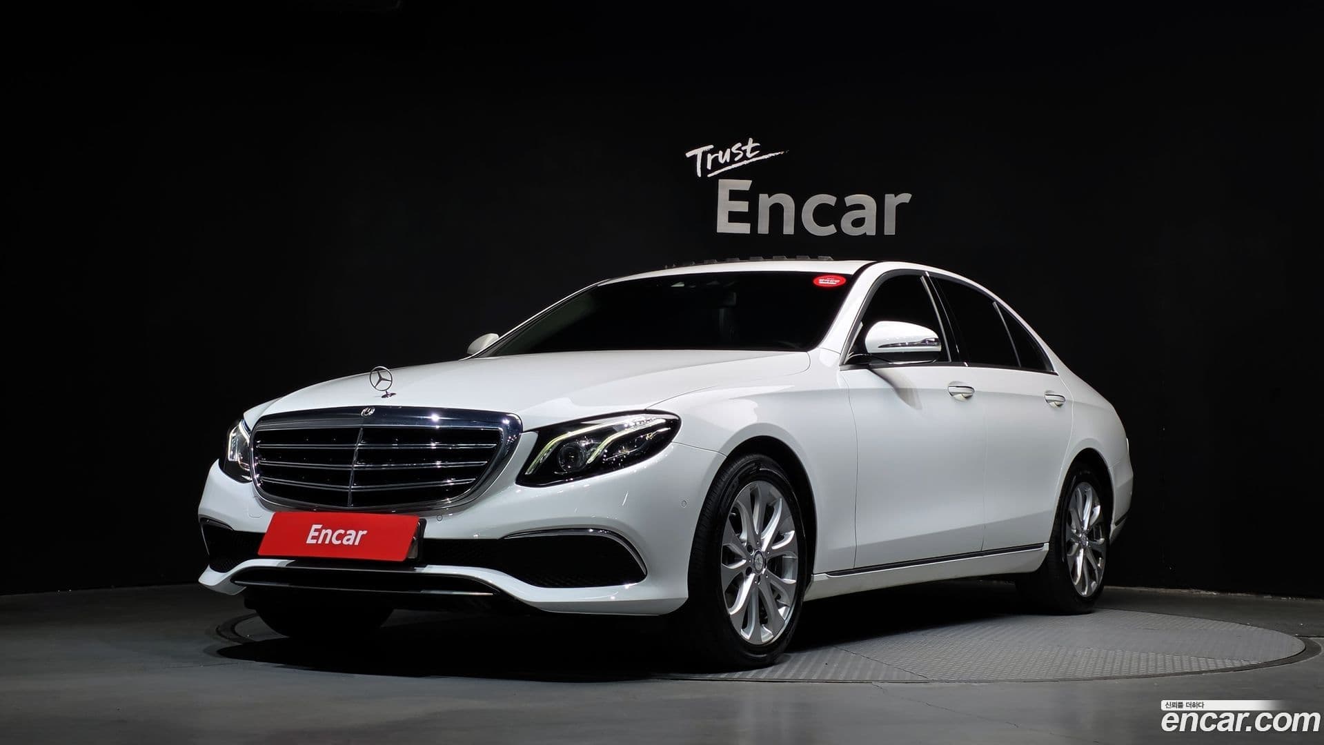 Main__Slider__Photo:E-Class Mercedes-Benz 2016.9-0