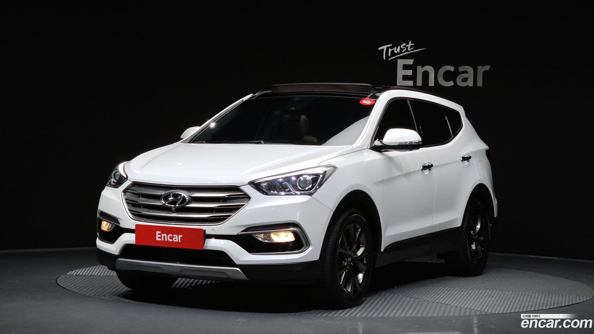 Main__Slider__Photo:Santafe Hyundai 2016.1-0