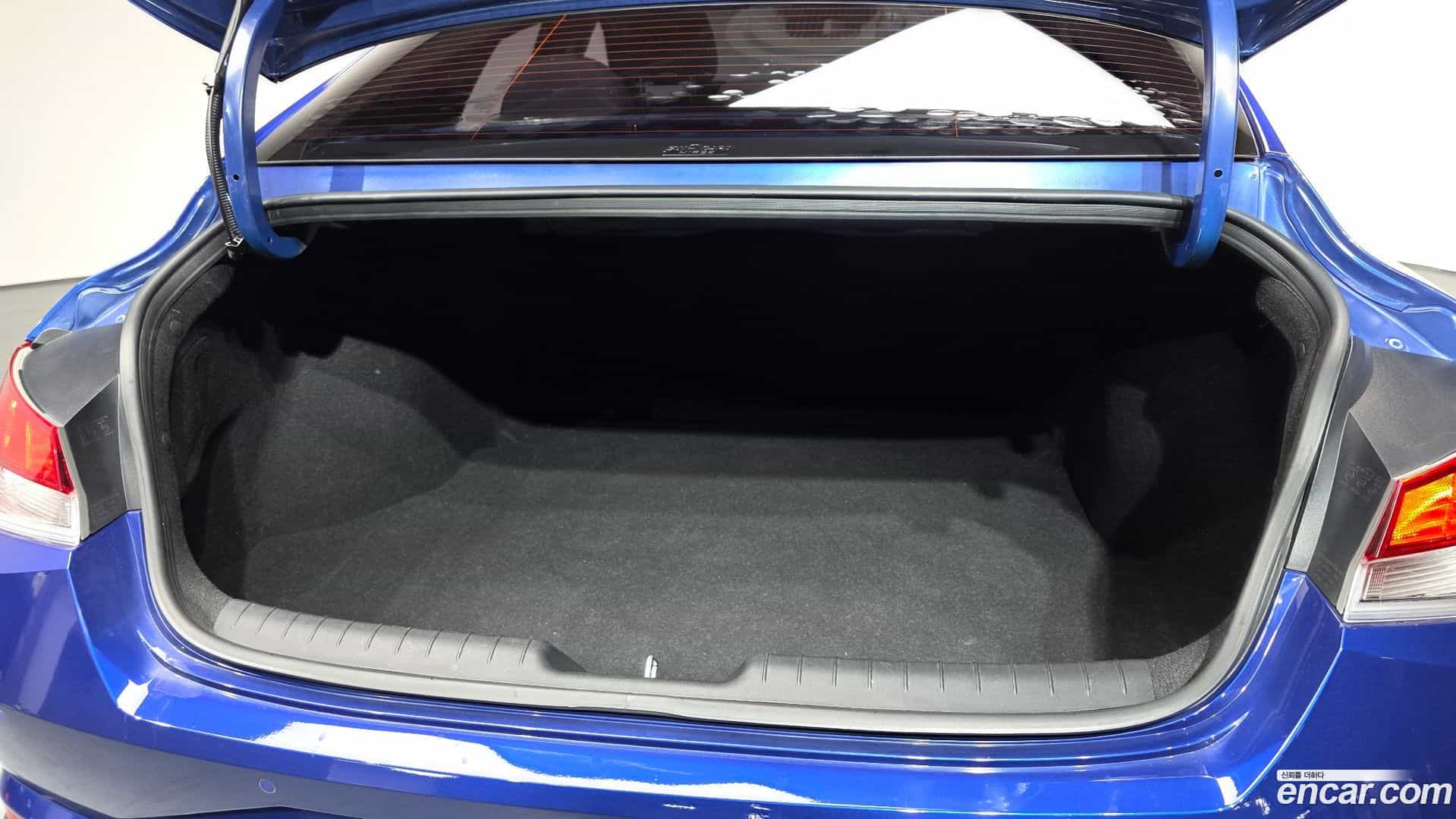 AVANTE Hyundai 2021.10-OPTION-024