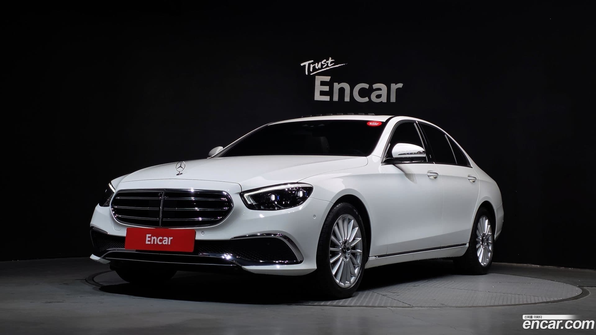 Main__Slider__Photo:E-Class Mercedes-Benz 2022.4-0