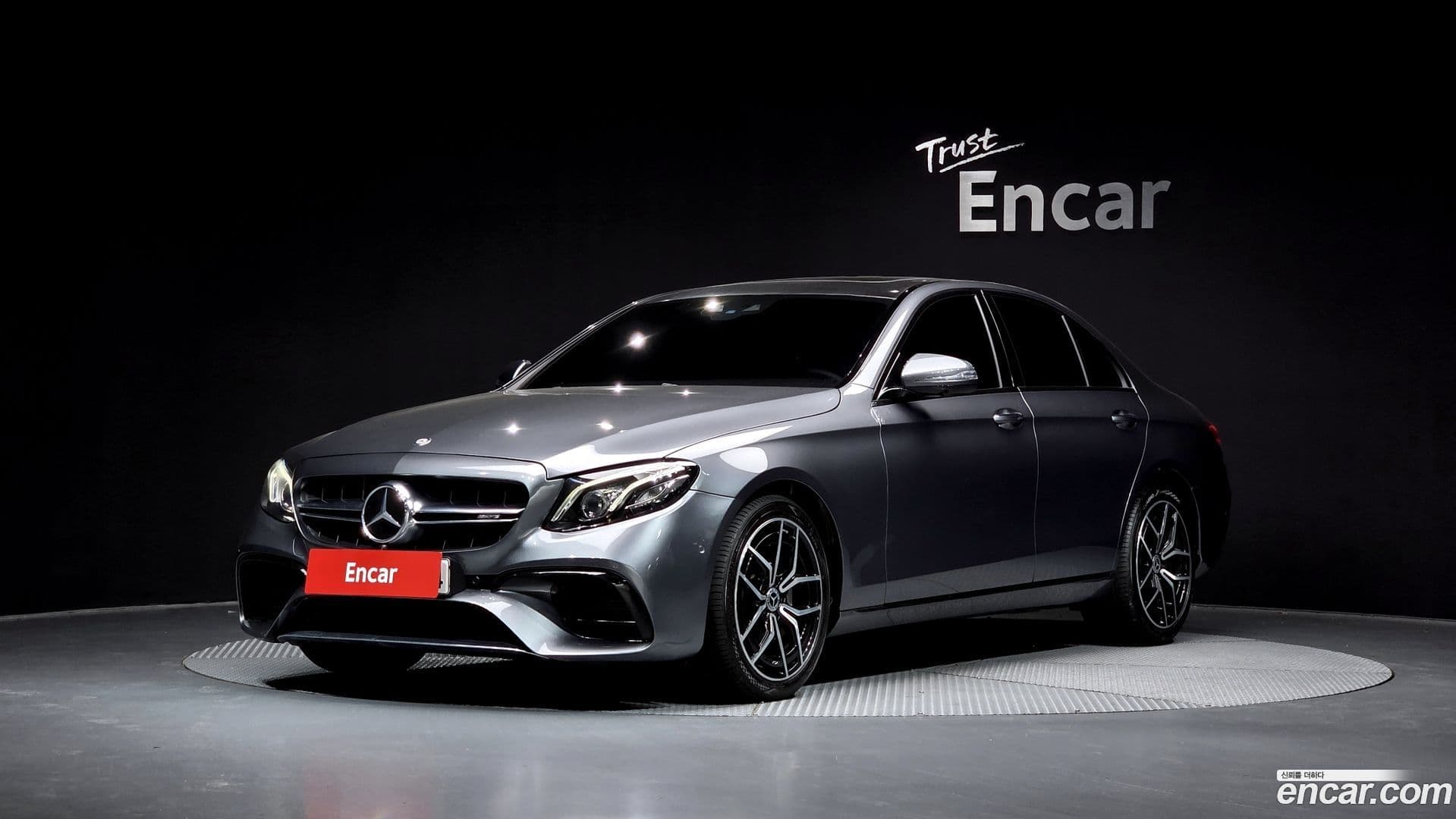 Main__Slider__Photo:E-Class Mercedes-Benz 2017.3-0