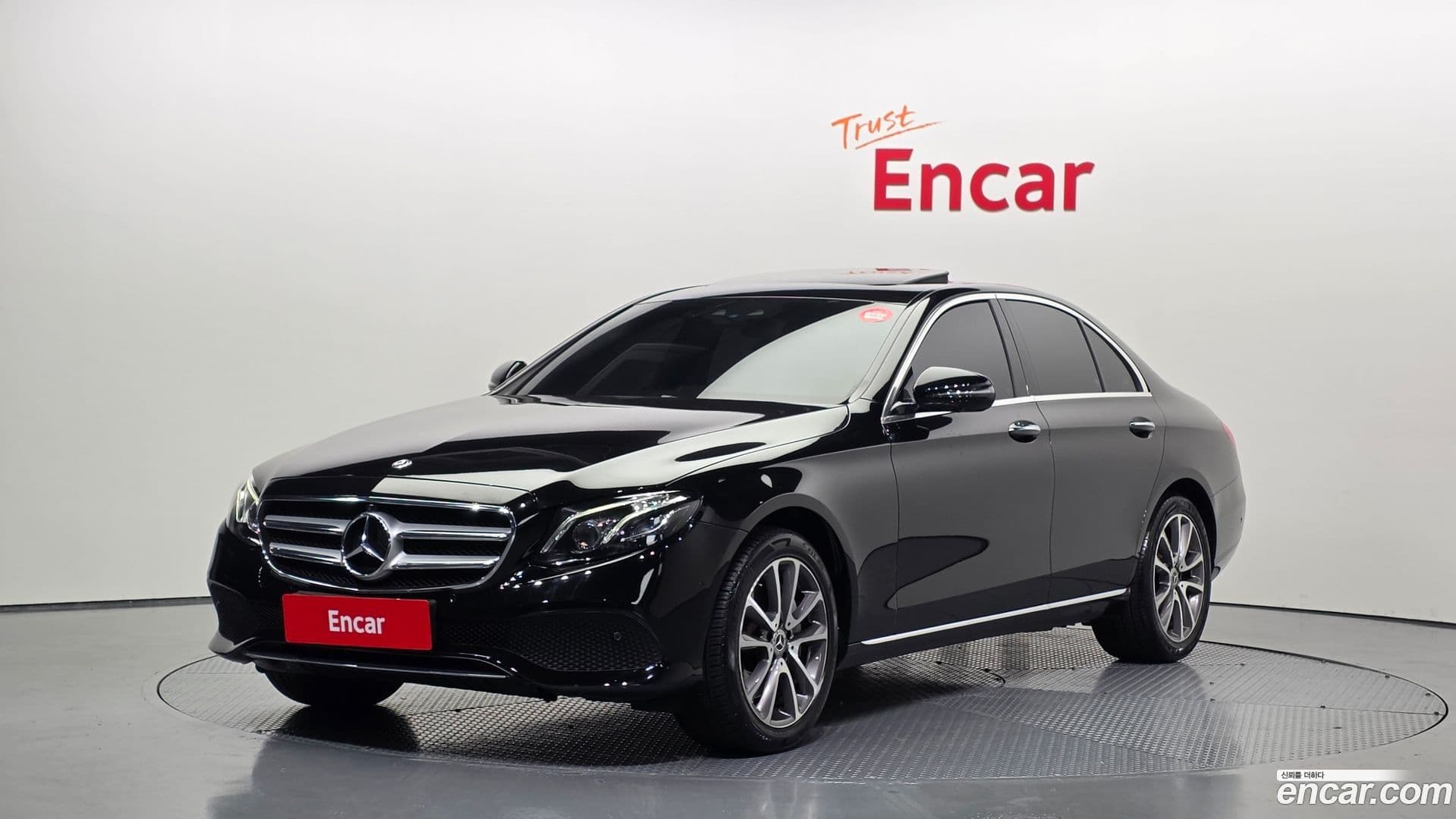 Main__Slider__Photo:E-Class Mercedes-Benz 2018.9-0