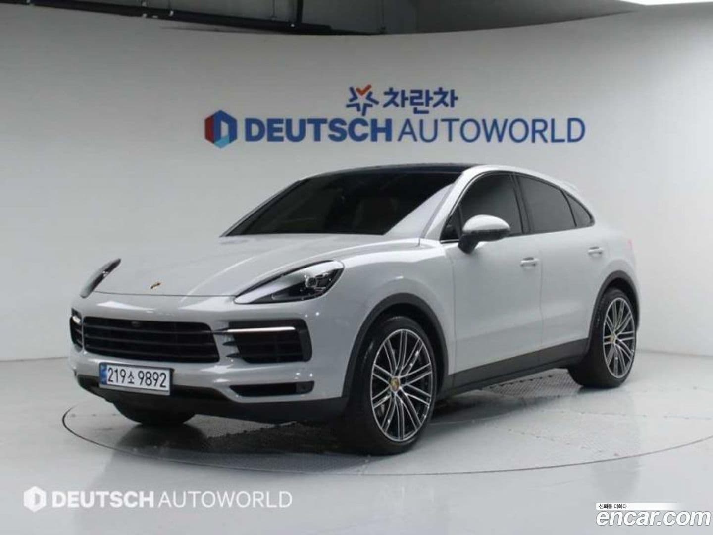 Main__Slider__Photo:Cayenne Porsche 2020.6-0