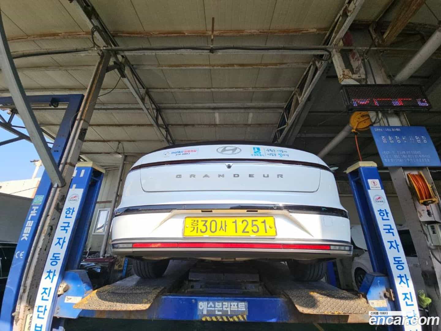 Grandeur Hyundai 2023.7-OUTER-001
