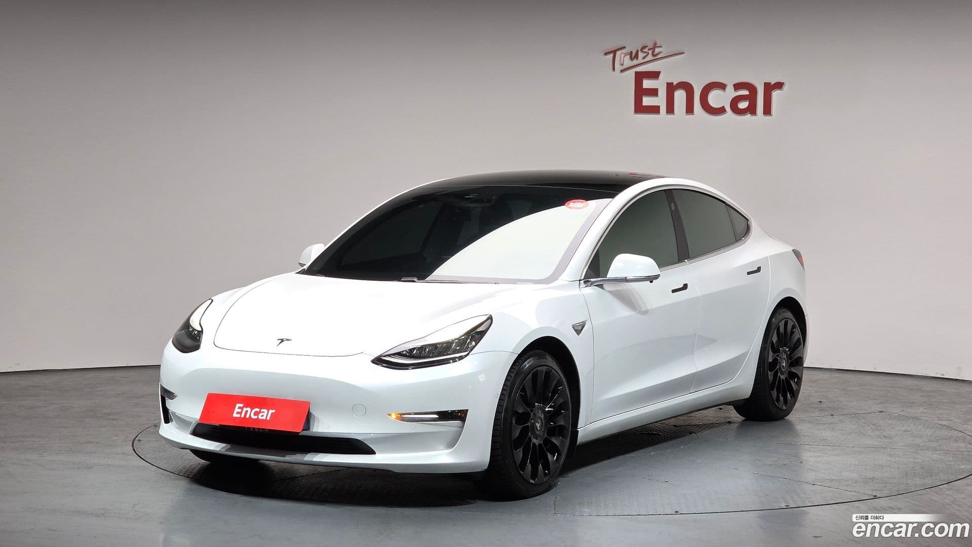 Main__Slider__Photo:Model 3 Tesla 2020.5-0