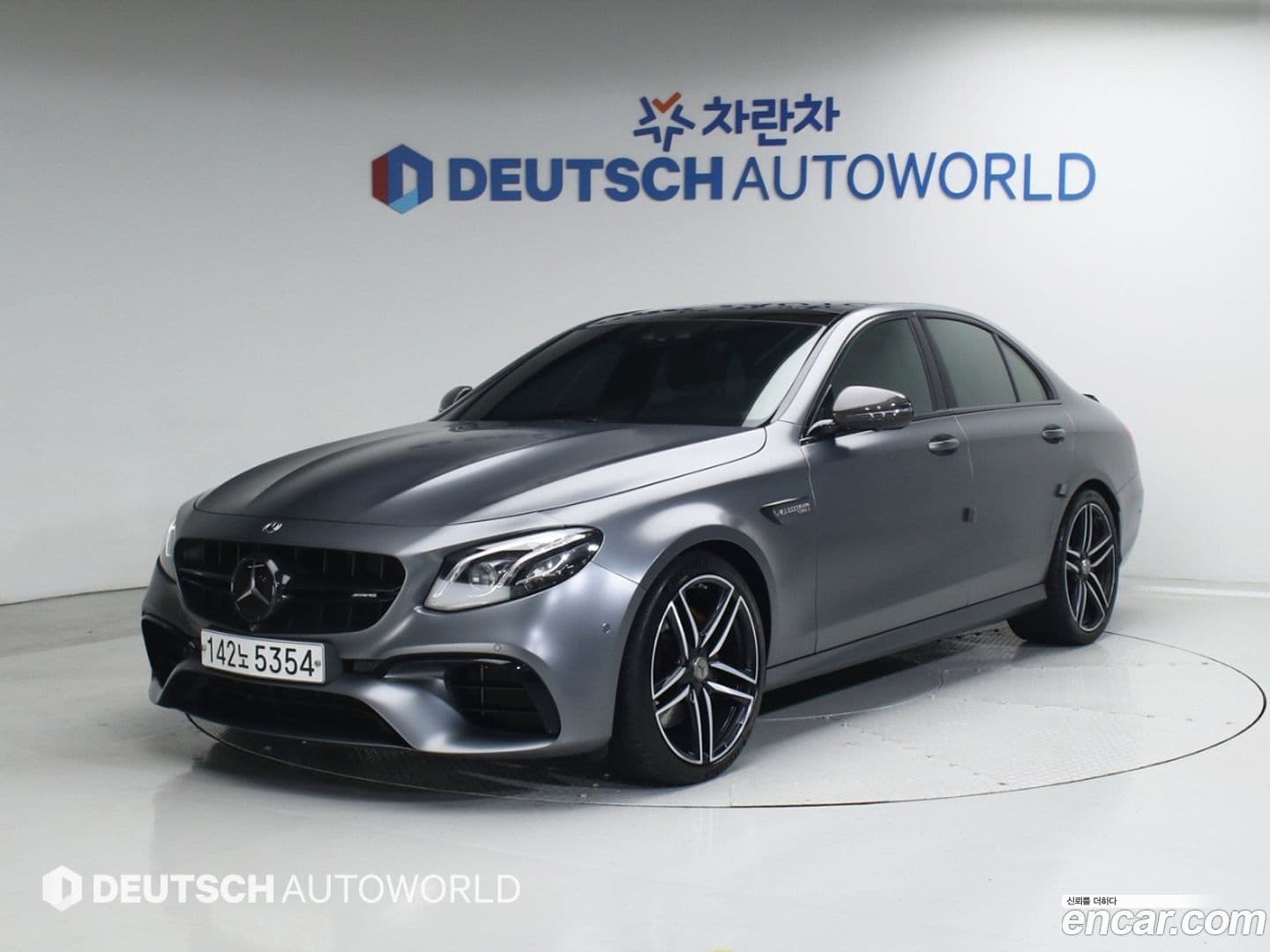 Main__Slider__Photo:E-Class Mercedes-Benz 2019.11-0
