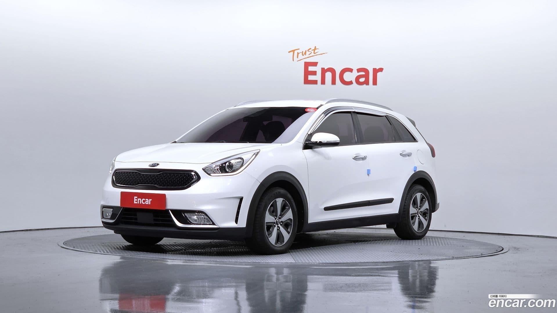Main__Slider__Photo:Niro Kia 2016.9-0