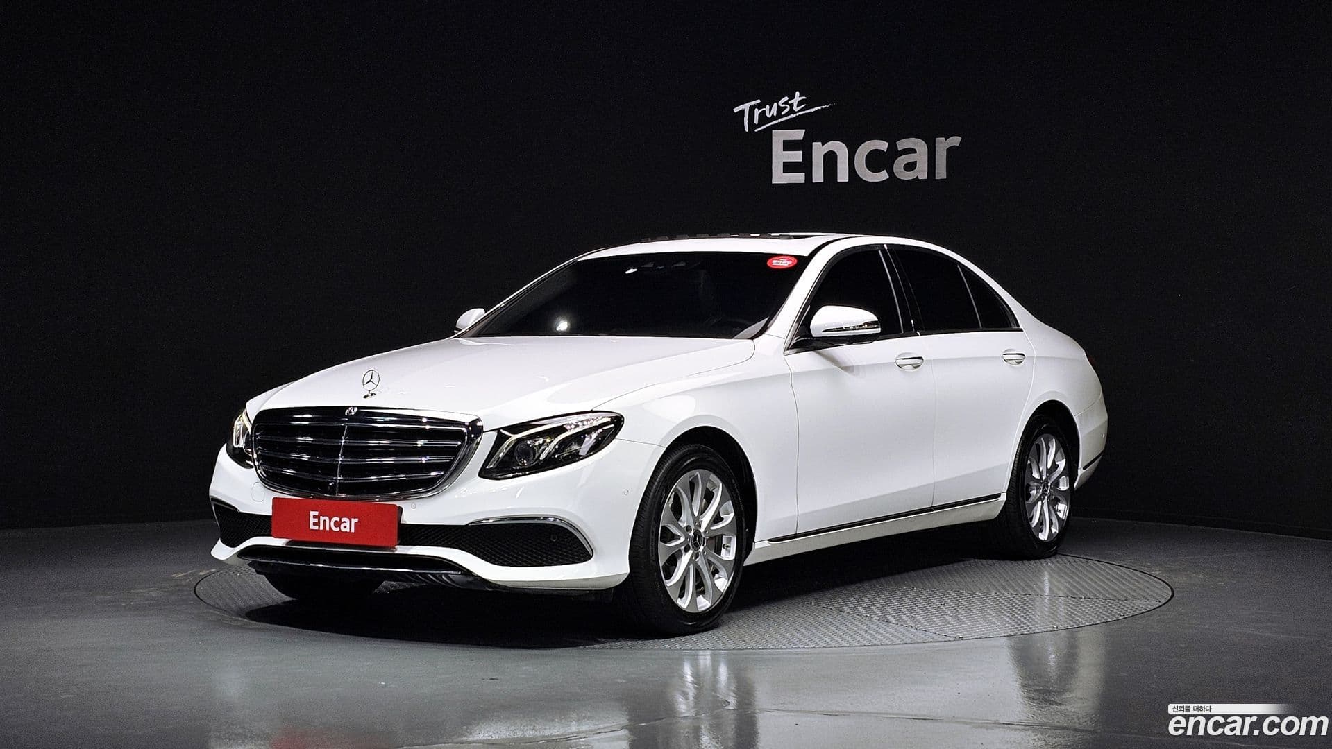 Main__Slider__Photo:E-Class Mercedes-Benz 2019.1-0