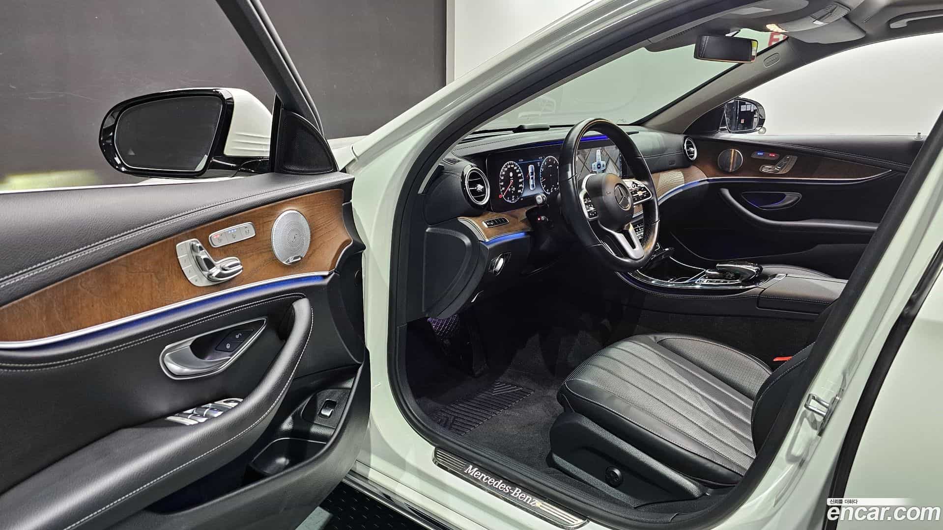 E-Class Mercedes-Benz 2019.1-OPTION-015