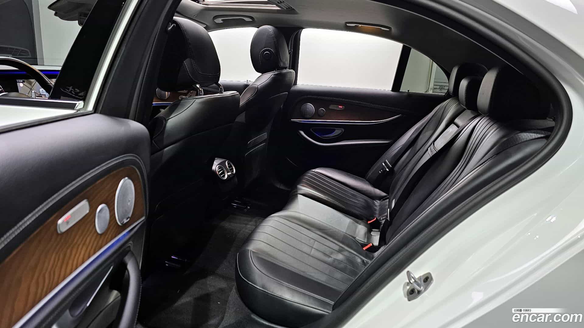 E-Class Mercedes-Benz 2019.1-OPTION-016