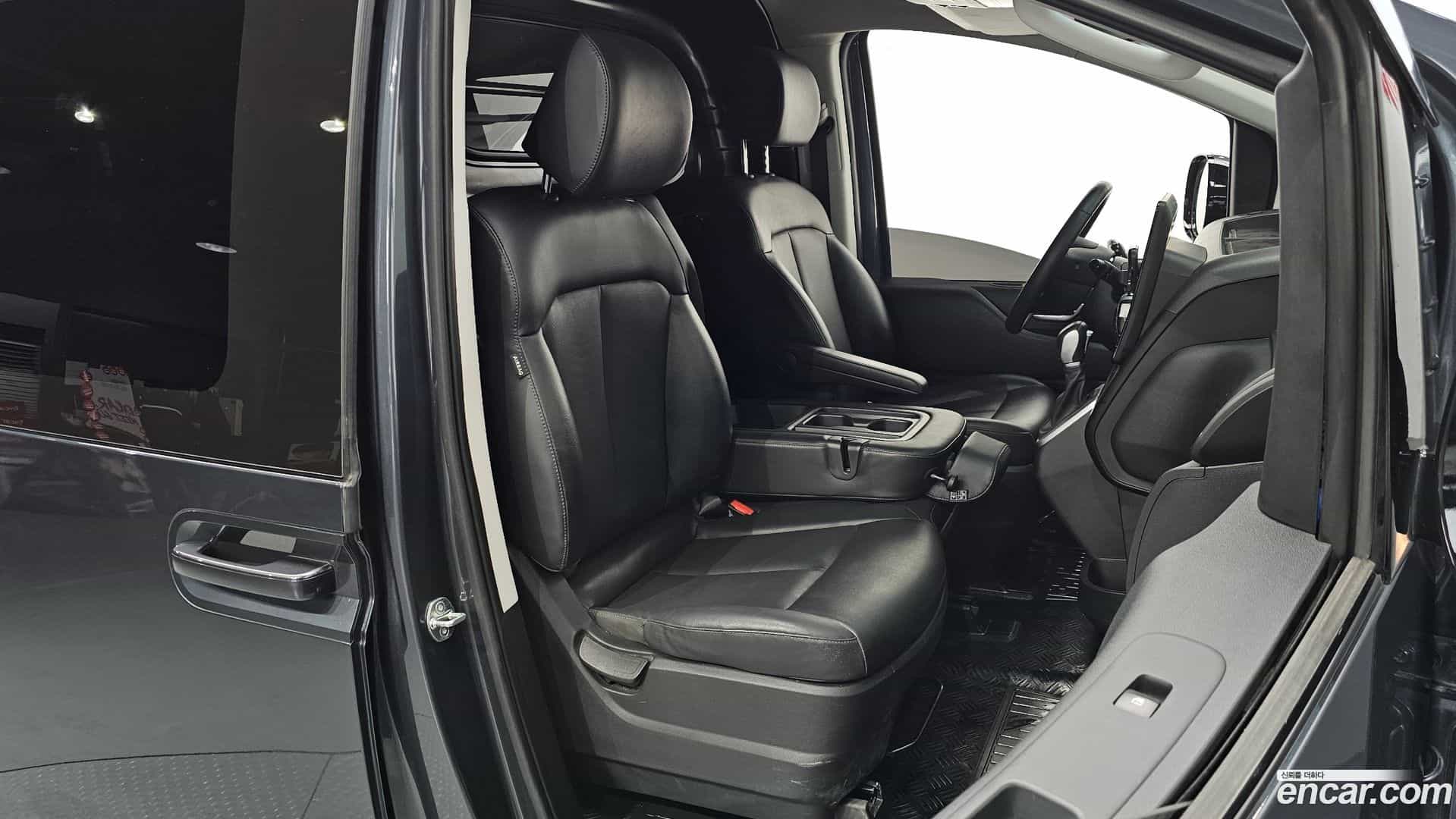 Staria Hyundai 2023.0-INNER-010