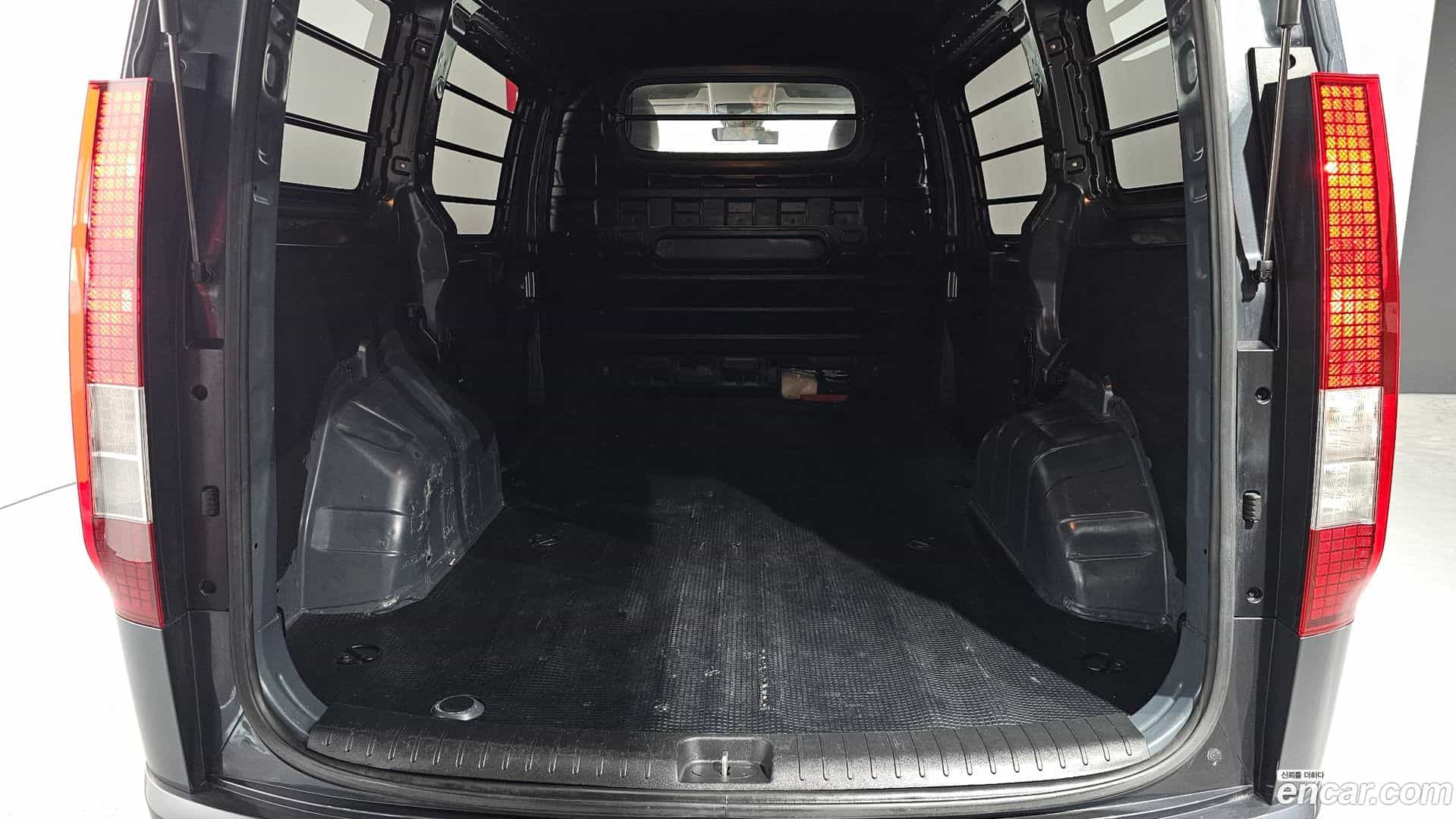 Staria Hyundai 2023.0-OPTION-024