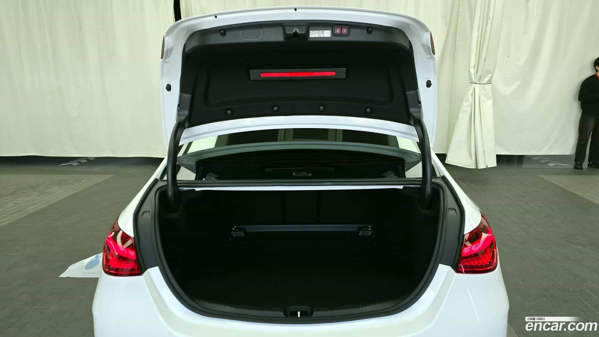 C-Class Mercedes-Benz 2024.5-OPTION-024