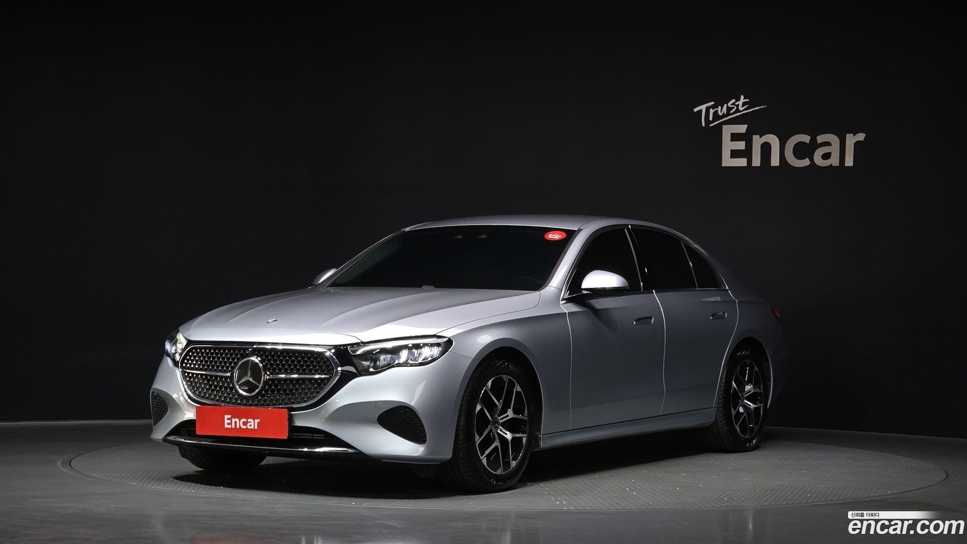 Main__Slider__Photo:E-Class Mercedes-Benz 2024.11-0