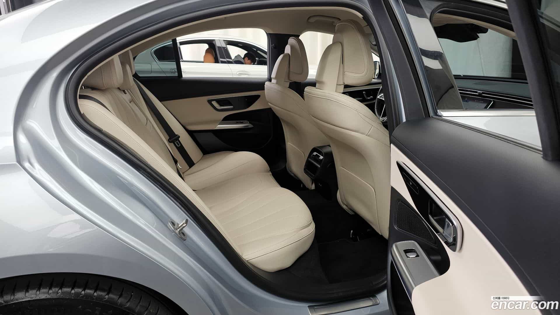 E-Class Mercedes-Benz 2024.11-OPTION-016