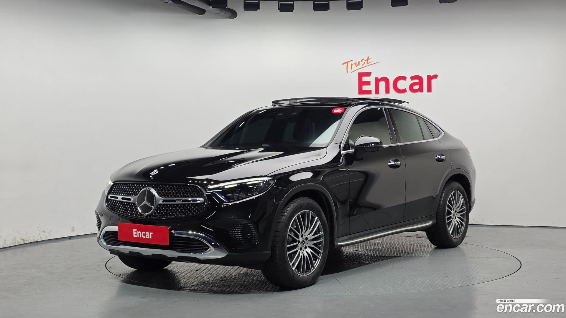 Main__Slider__Photo:GLC-Class Mercedes-Benz 2025.4-0