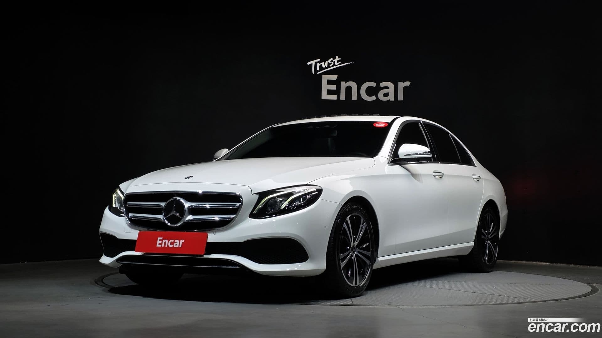 Main__Slider__Photo:E-Class Mercedes-Benz 2020.2-0