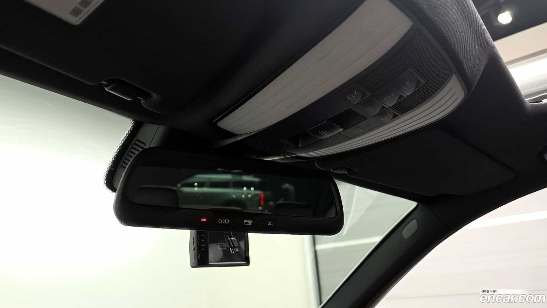 E-Class Mercedes-Benz 2015.8-OPTION-021