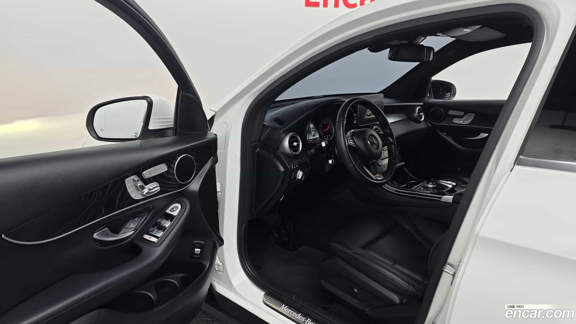 GLC-Class Mercedes-Benz 2019.7-INNER-010