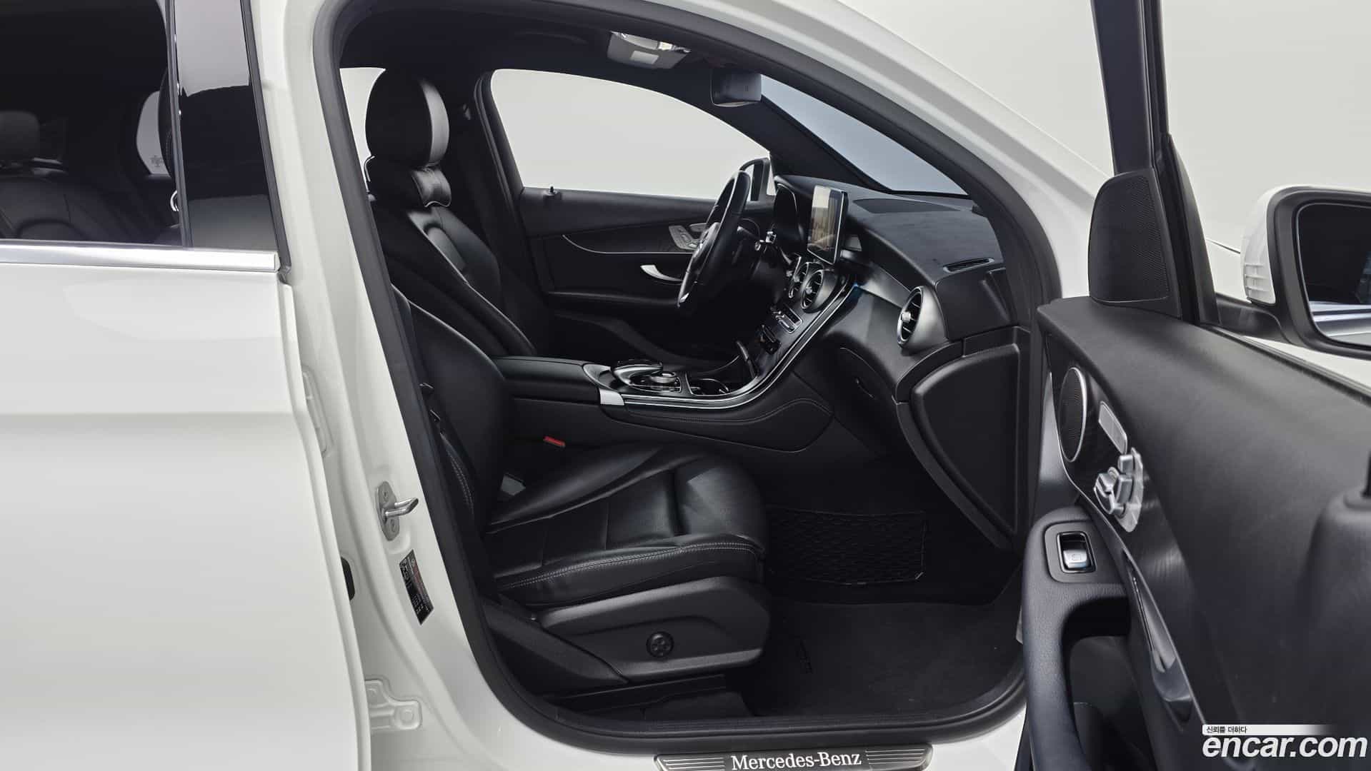 GLC-Class Mercedes-Benz 2019.7-OPTION-016