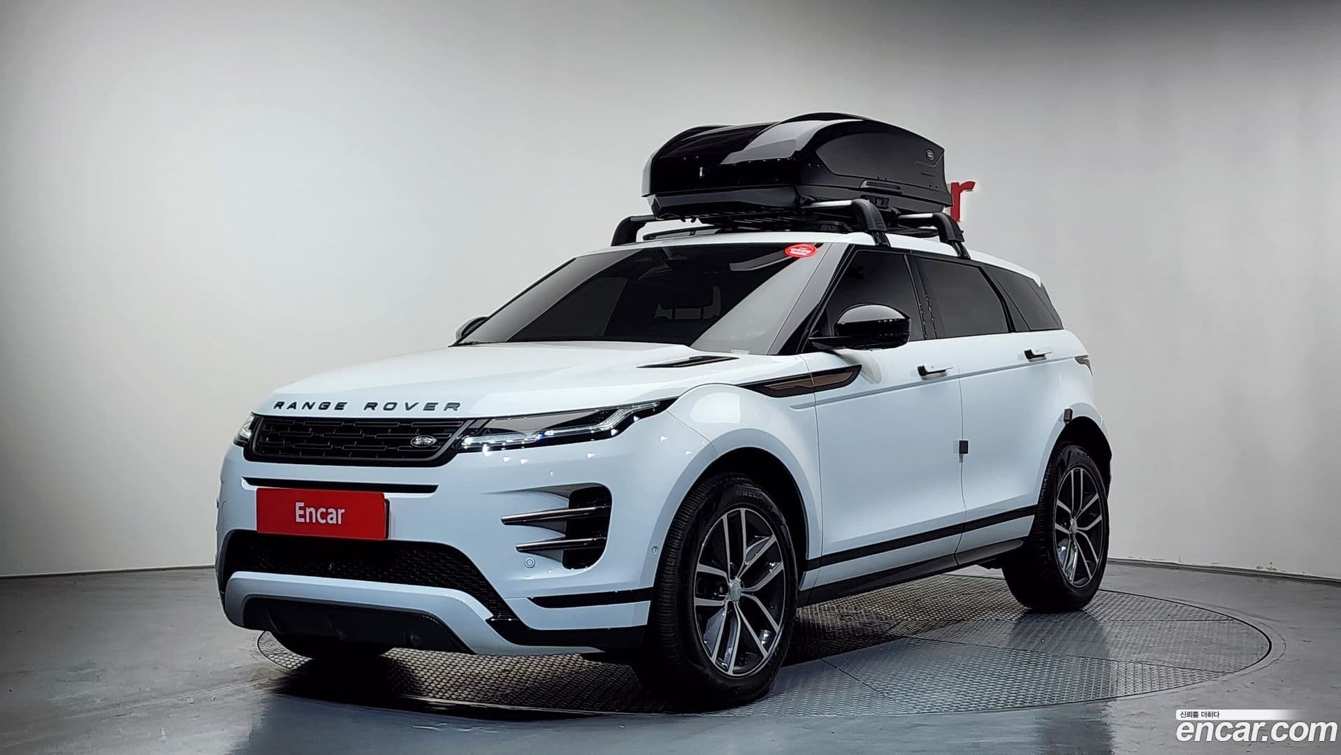 Main__Slider__Photo:Range Rover Evoque Land Rover 2024.11-0