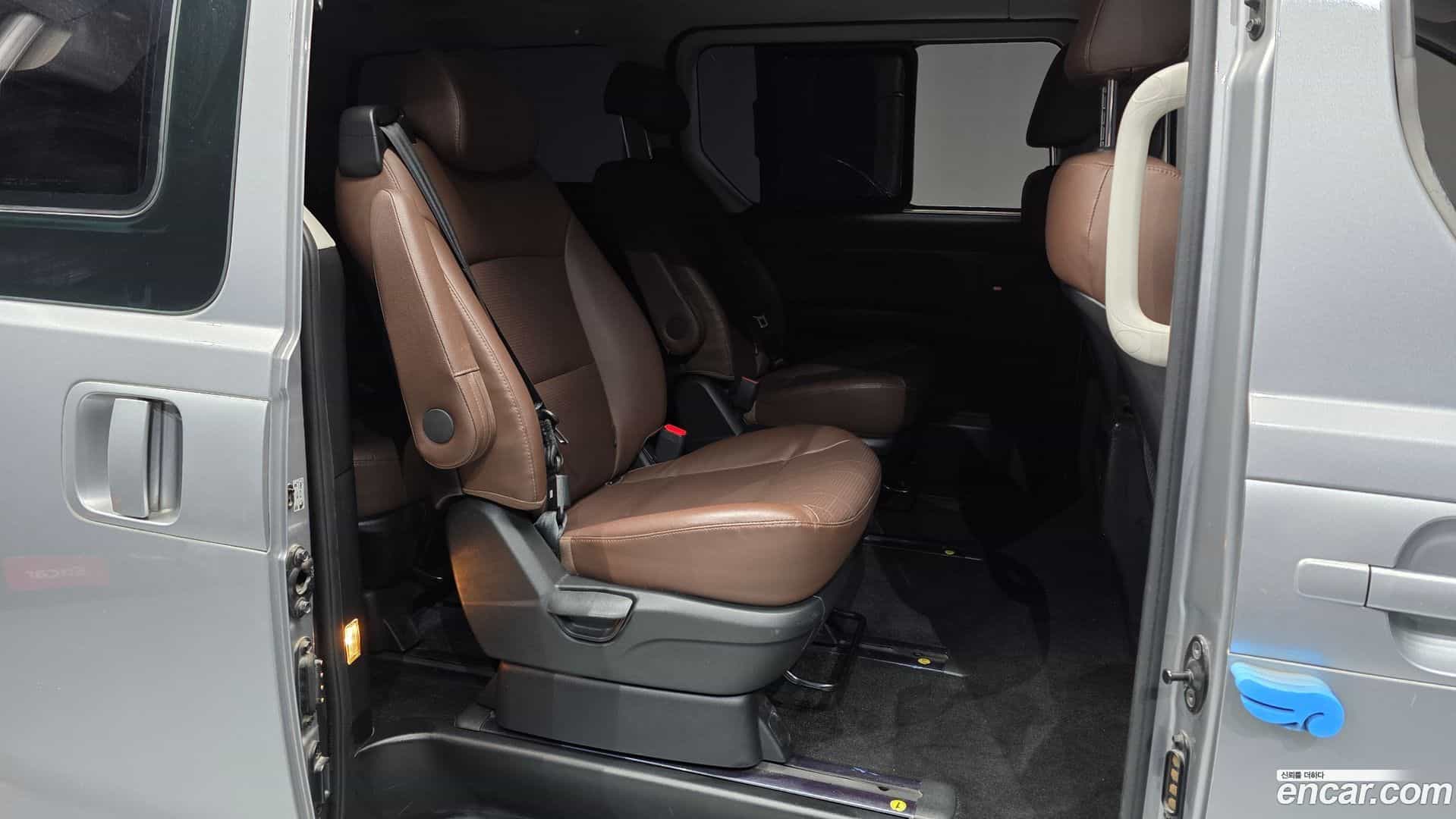 Starex Hyundai 2019.2-OPTION-016