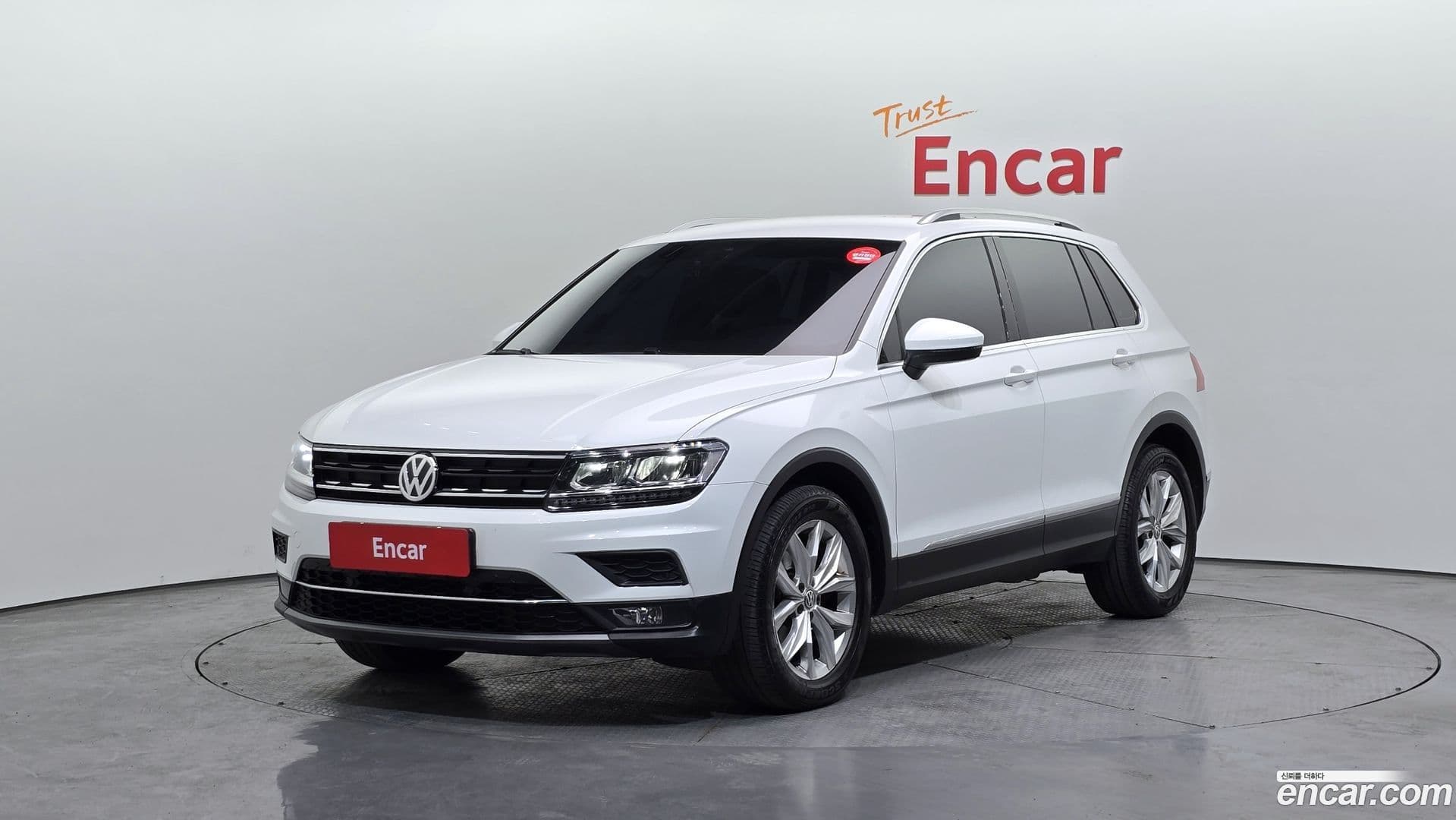 Main__Slider__Photo:Tiguan Volkswagen 2020.9-0