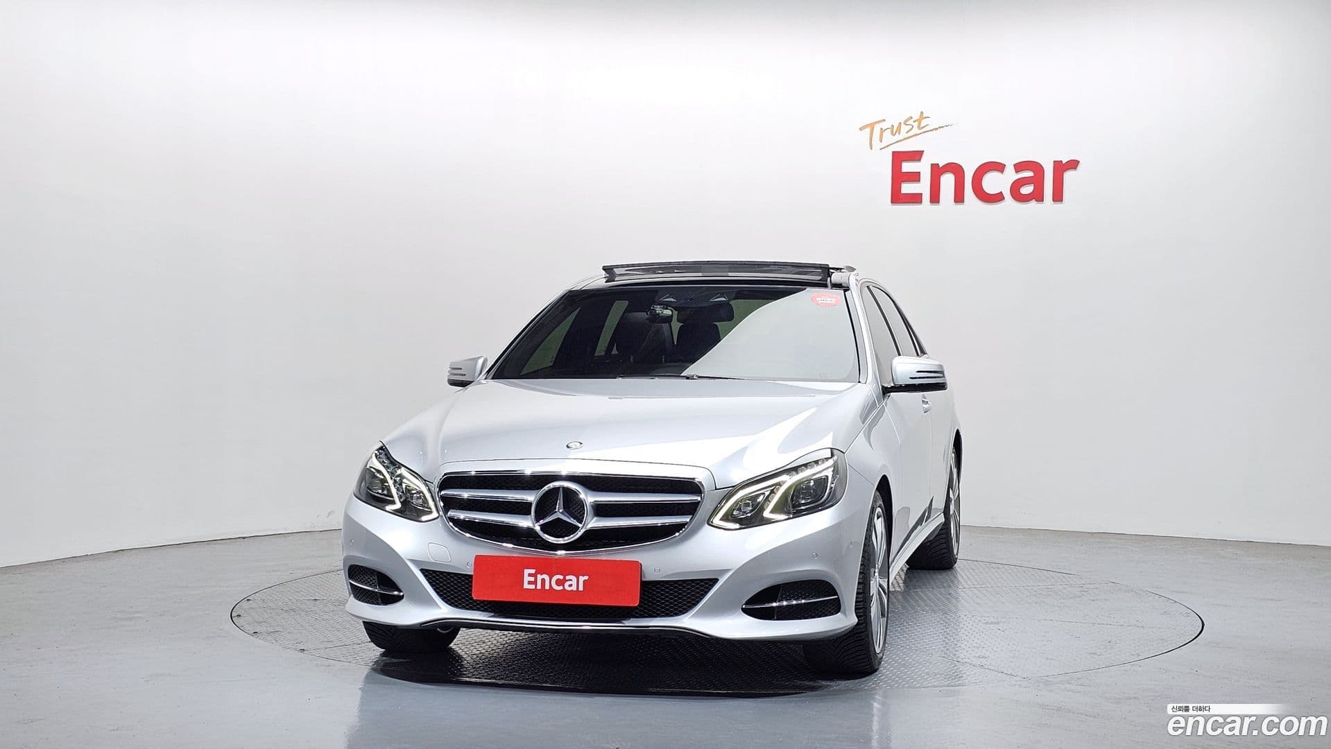 Main__Slider__Photo:E-Class Mercedes-Benz 2013.5-0