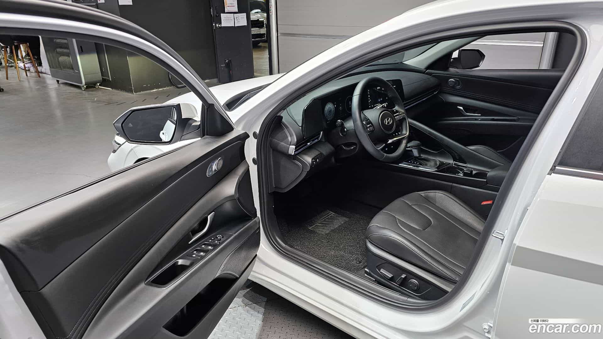 AVANTE Hyundai 2025.2-INNER-010