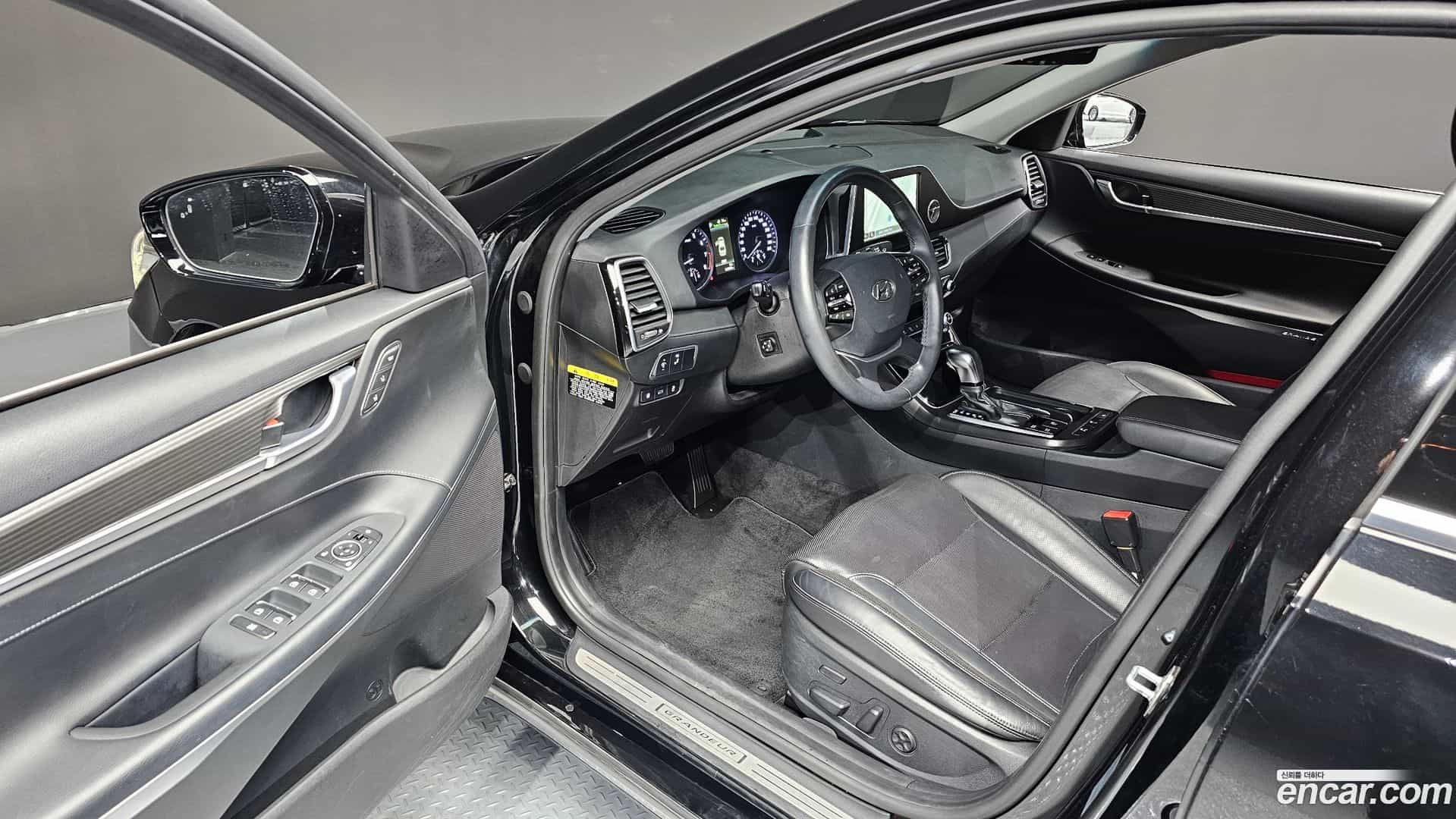 Grandeur Hyundai 2017.0-INNER-010