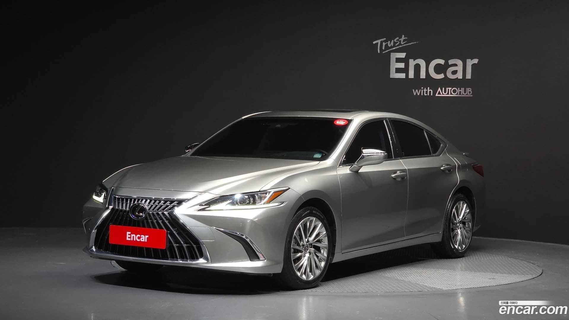 Main__Slider__Photo:ES Lexus 2023.1-0