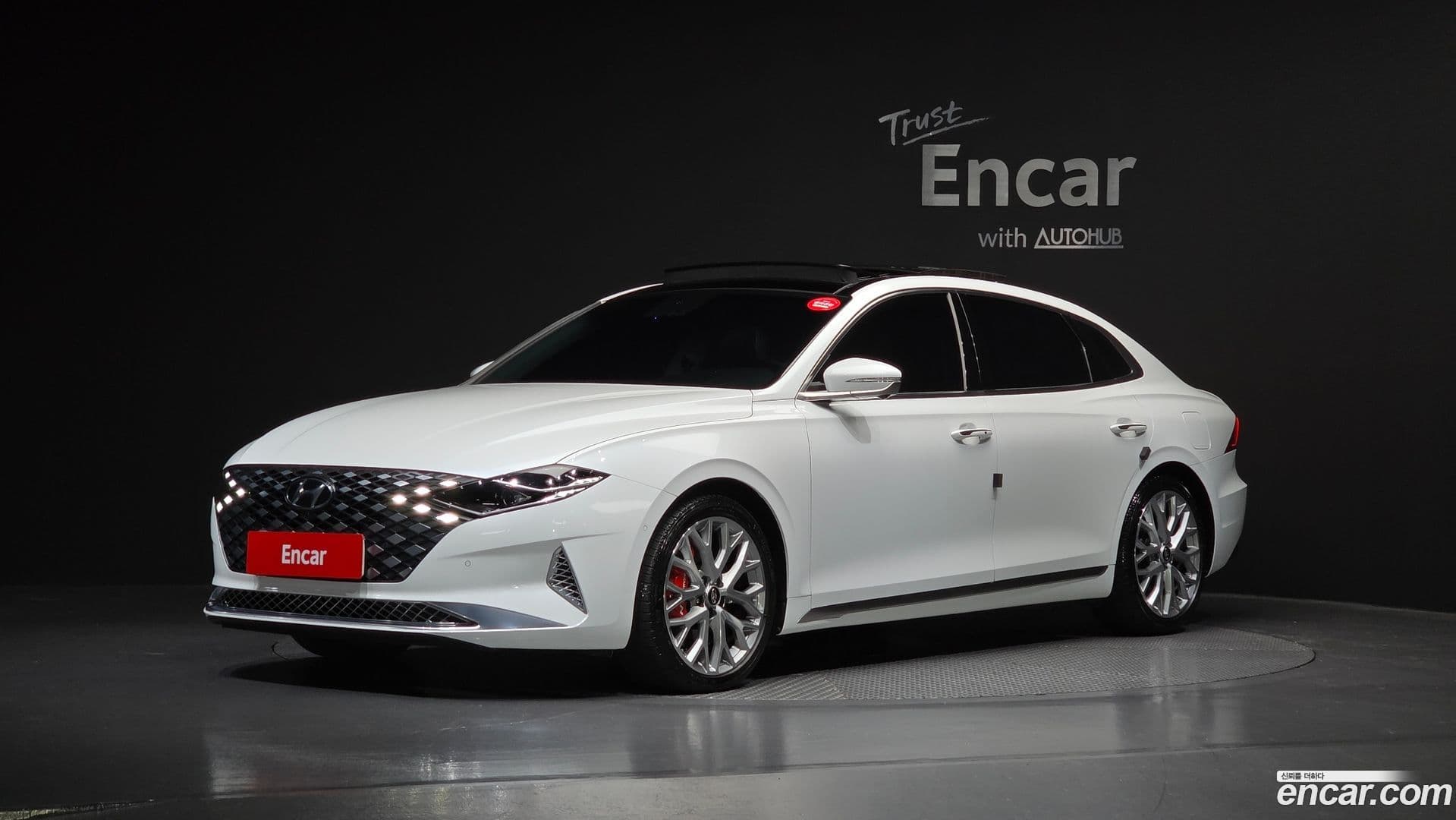 Main__Slider__Photo:Grandeur Hyundai 2021.10-0