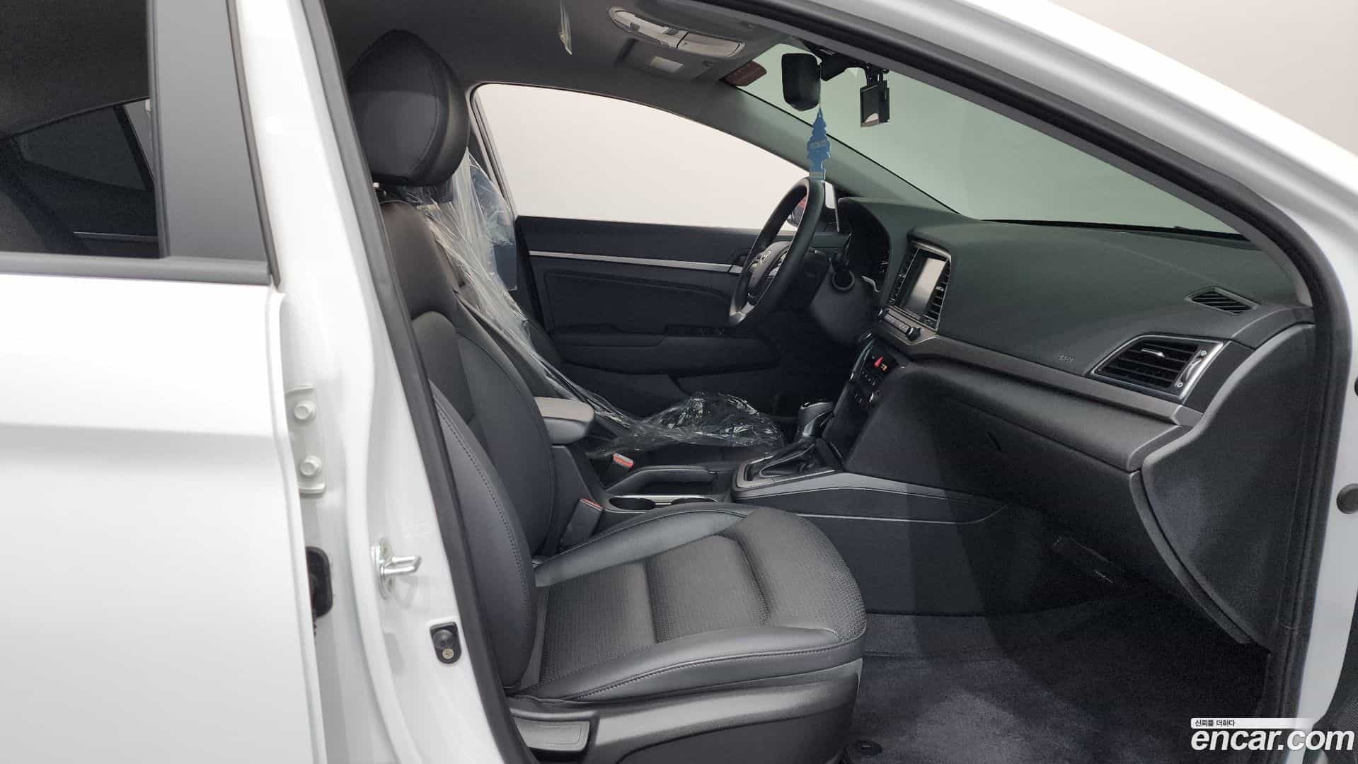 AVANTE Hyundai 2018.3-OPTION-015