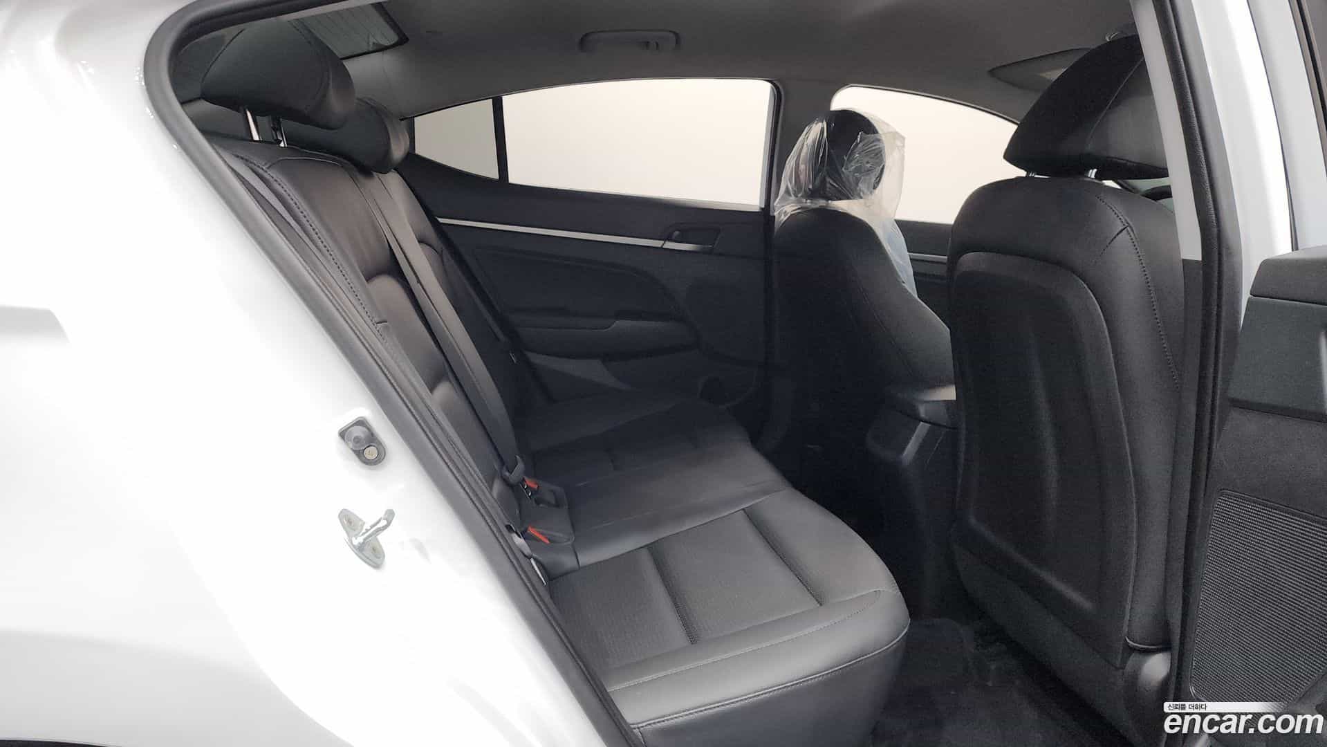 AVANTE Hyundai 2018.3-OPTION-016