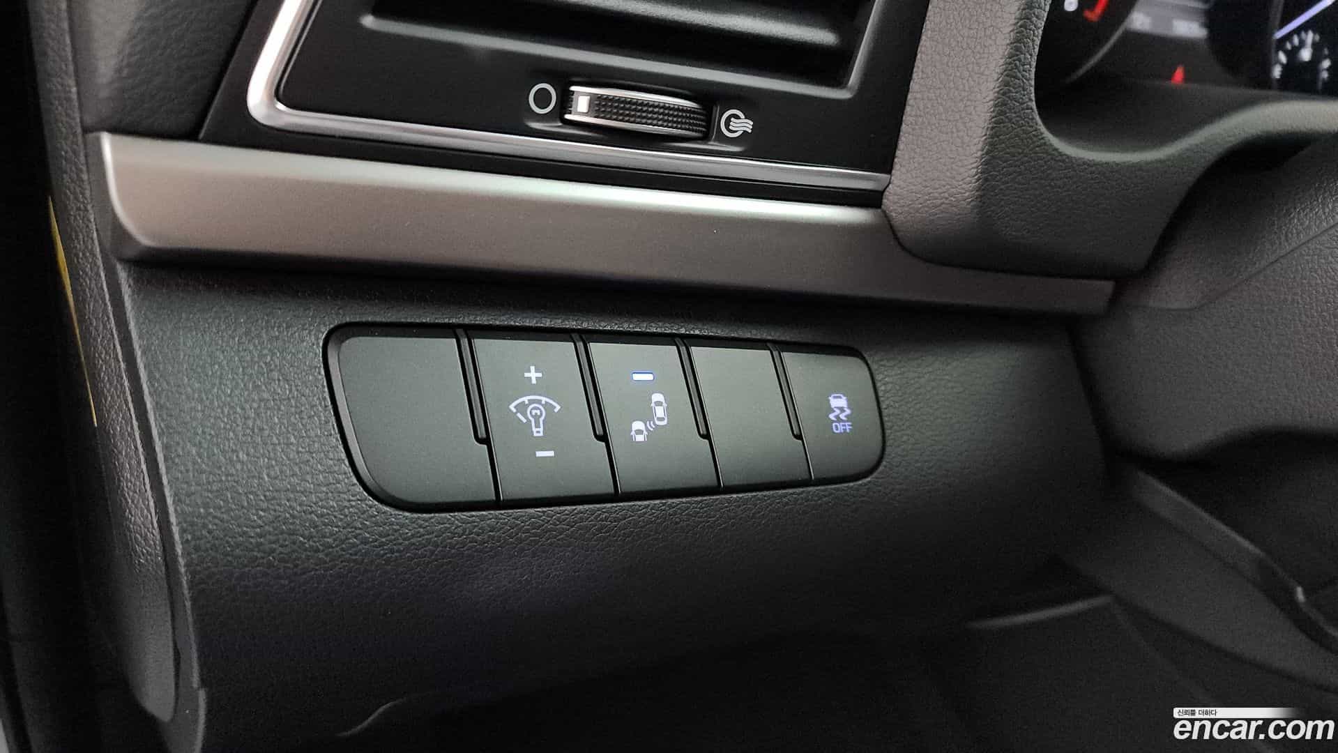 AVANTE Hyundai 2018.3-OPTION-018