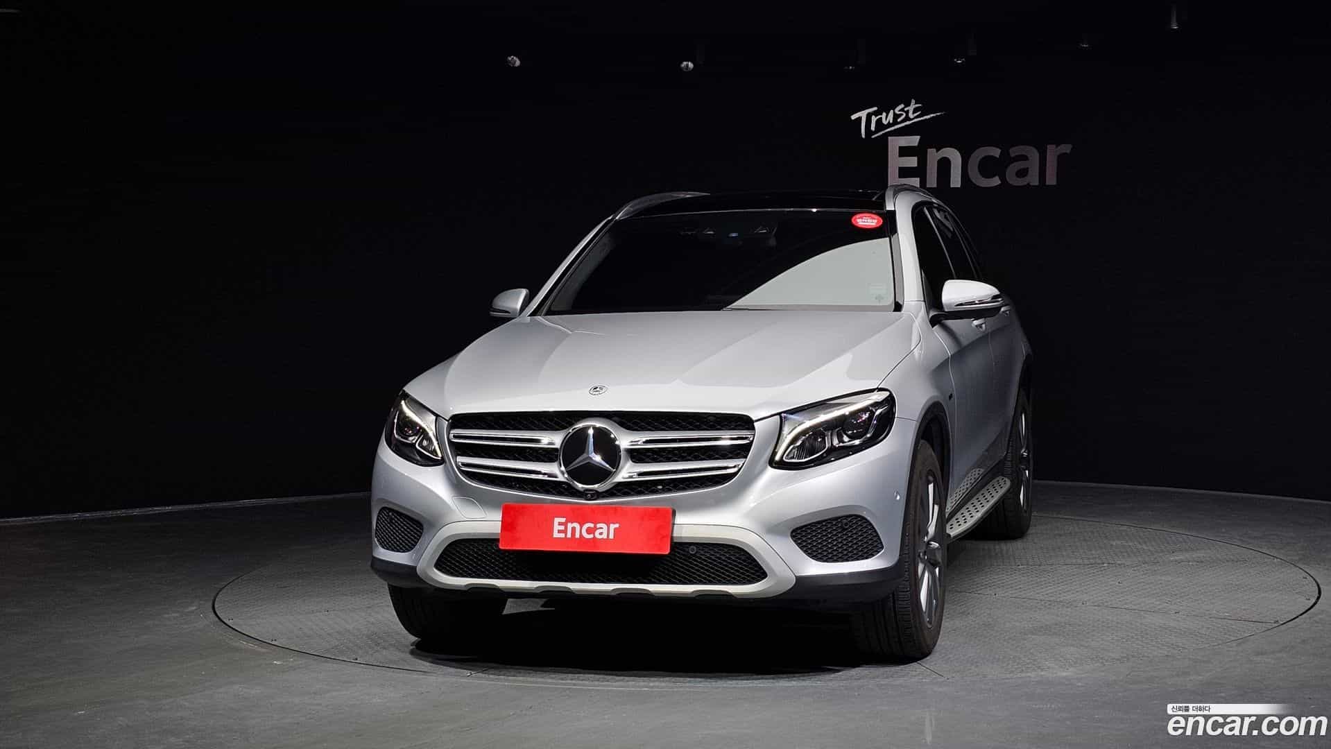 GLC-Class Mercedes-Benz 2018.10-OUTER-003