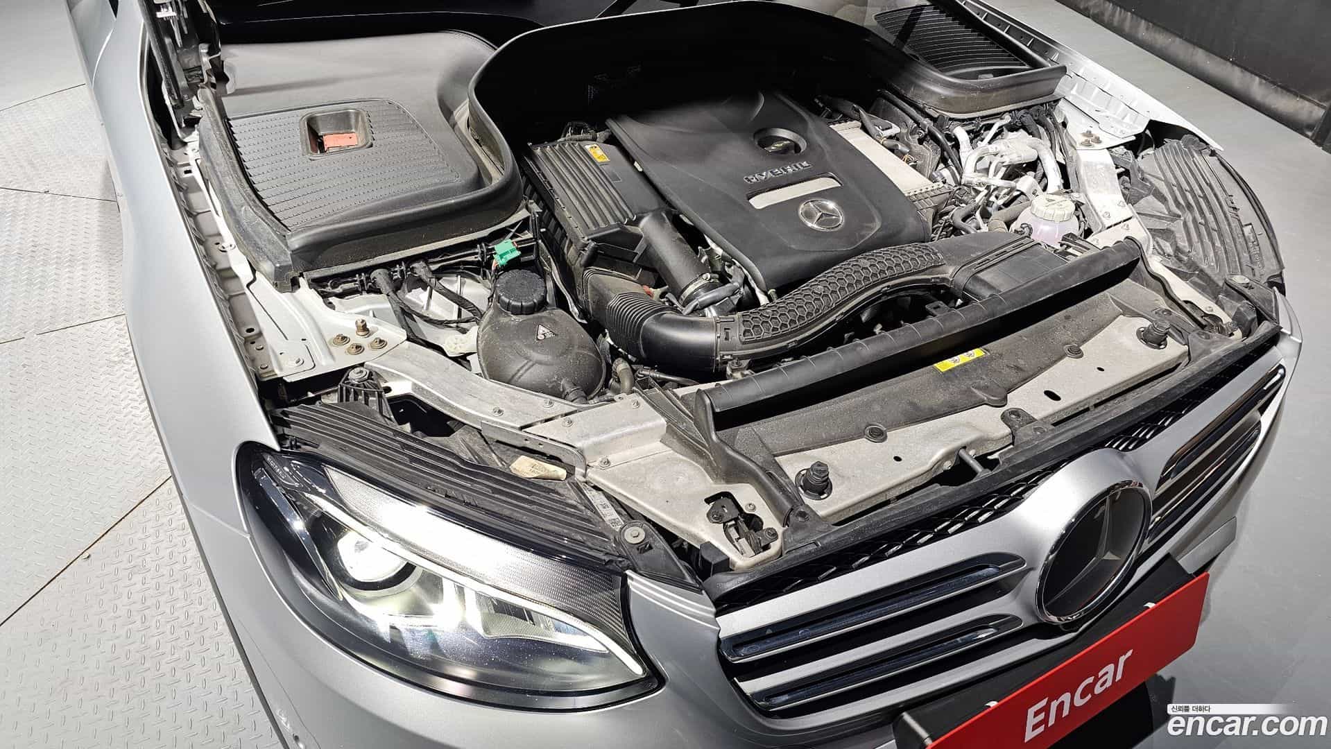 GLC-Class Mercedes-Benz 2018.10-INNER-006