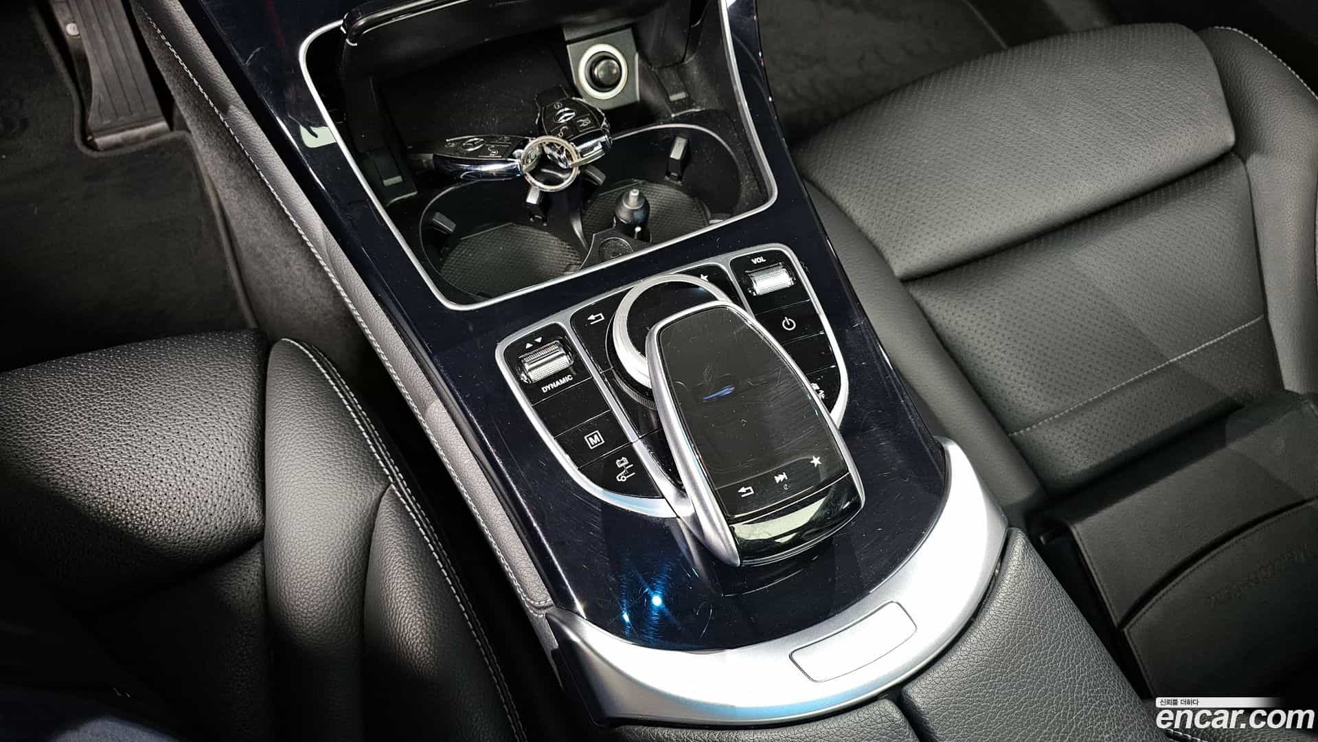 GLC-Class Mercedes-Benz 2018.10-INNER-009