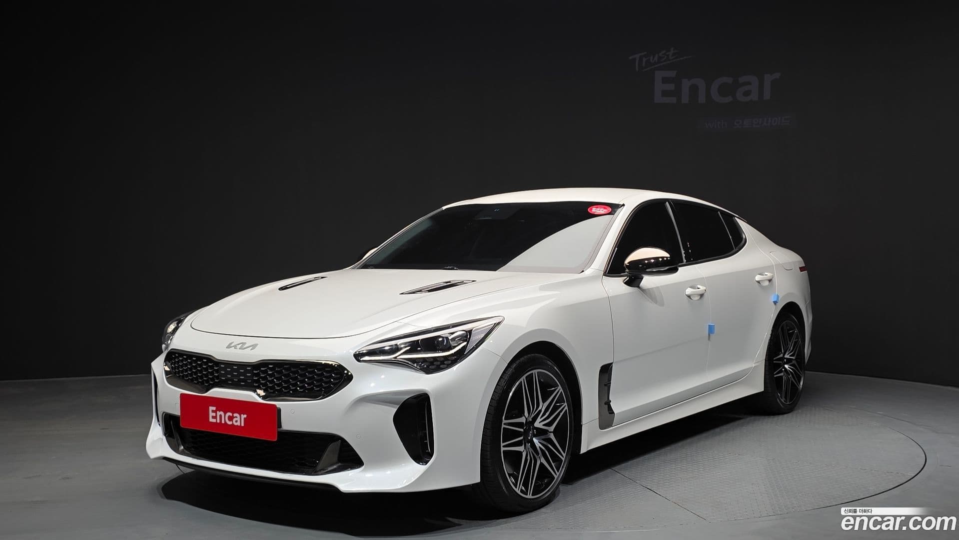 Main__Slider__Photo:Stinger Kia 2023.4-0