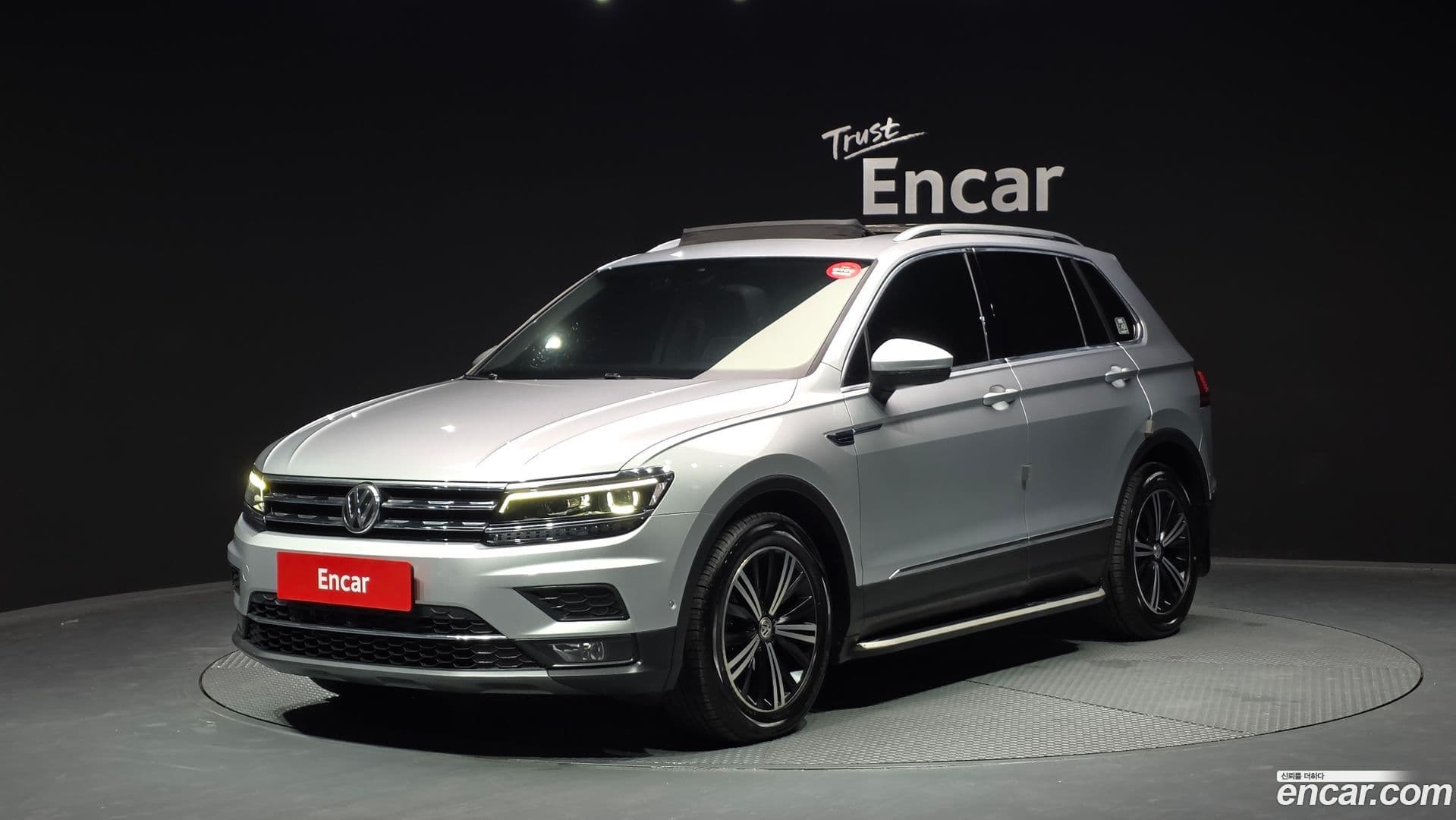 Main__Slider__Photo:Tiguan Volkswagen 2018.4-0