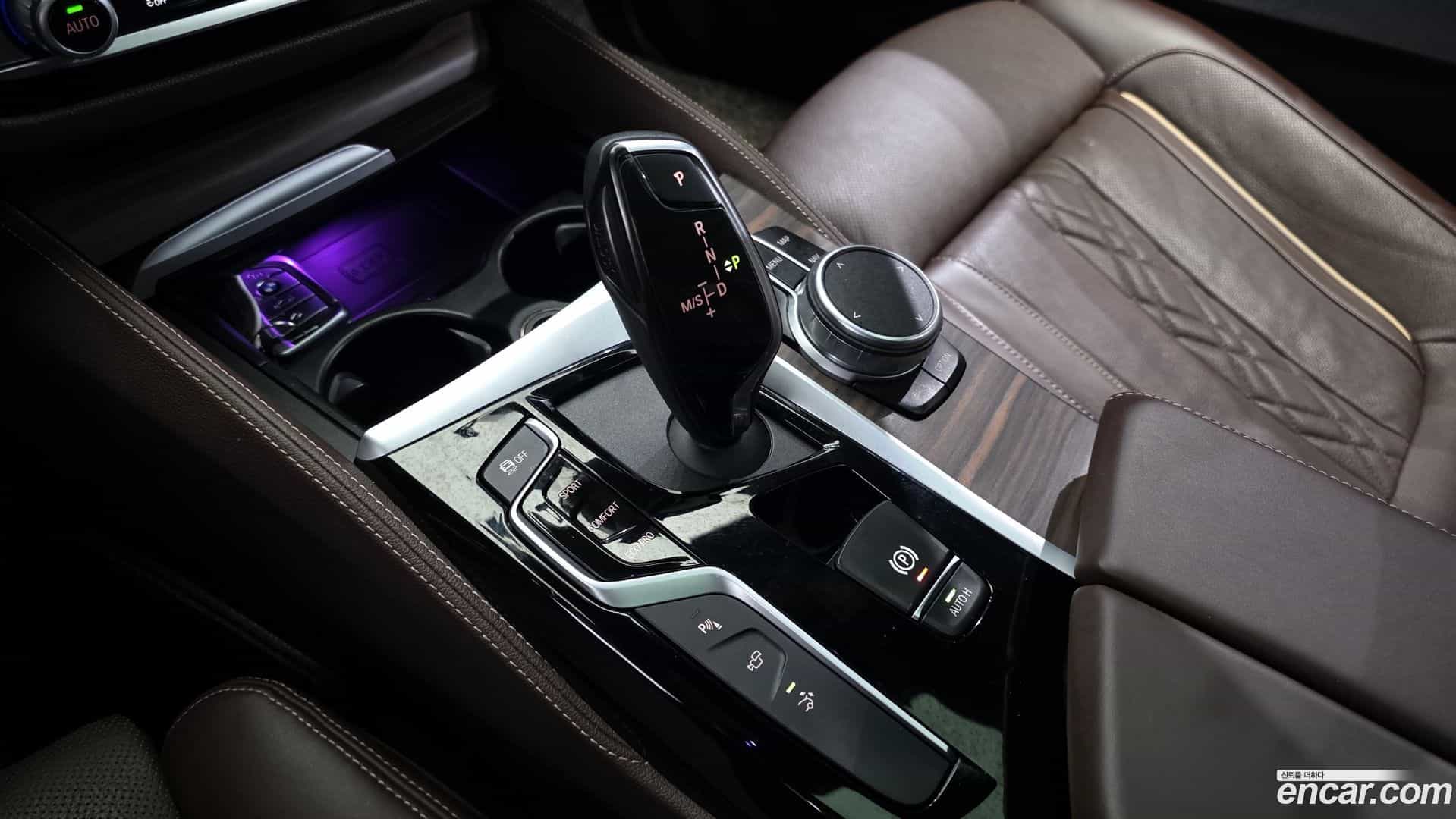Gran Turismo BMW 2020.0-INNER-009