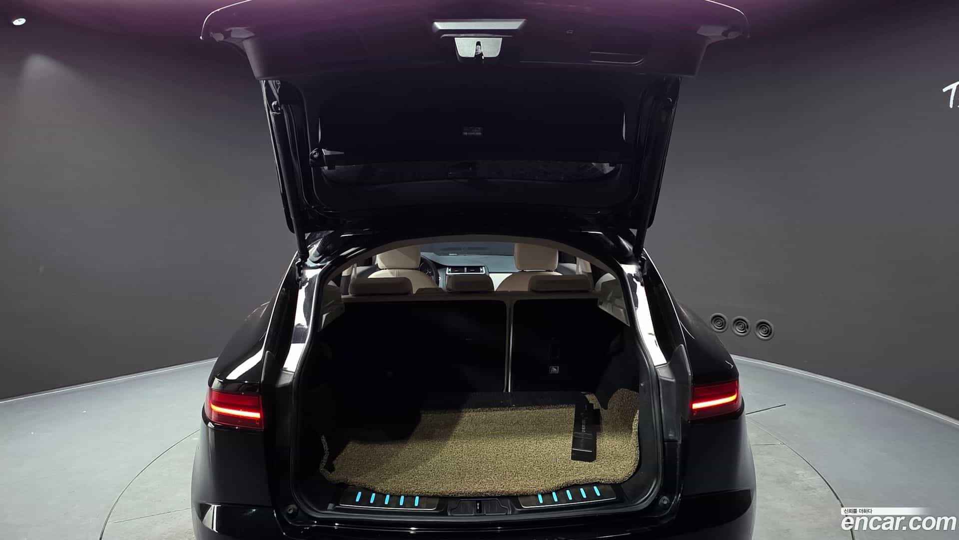 E-PACE Jaguar 2018.3-OPTION-024