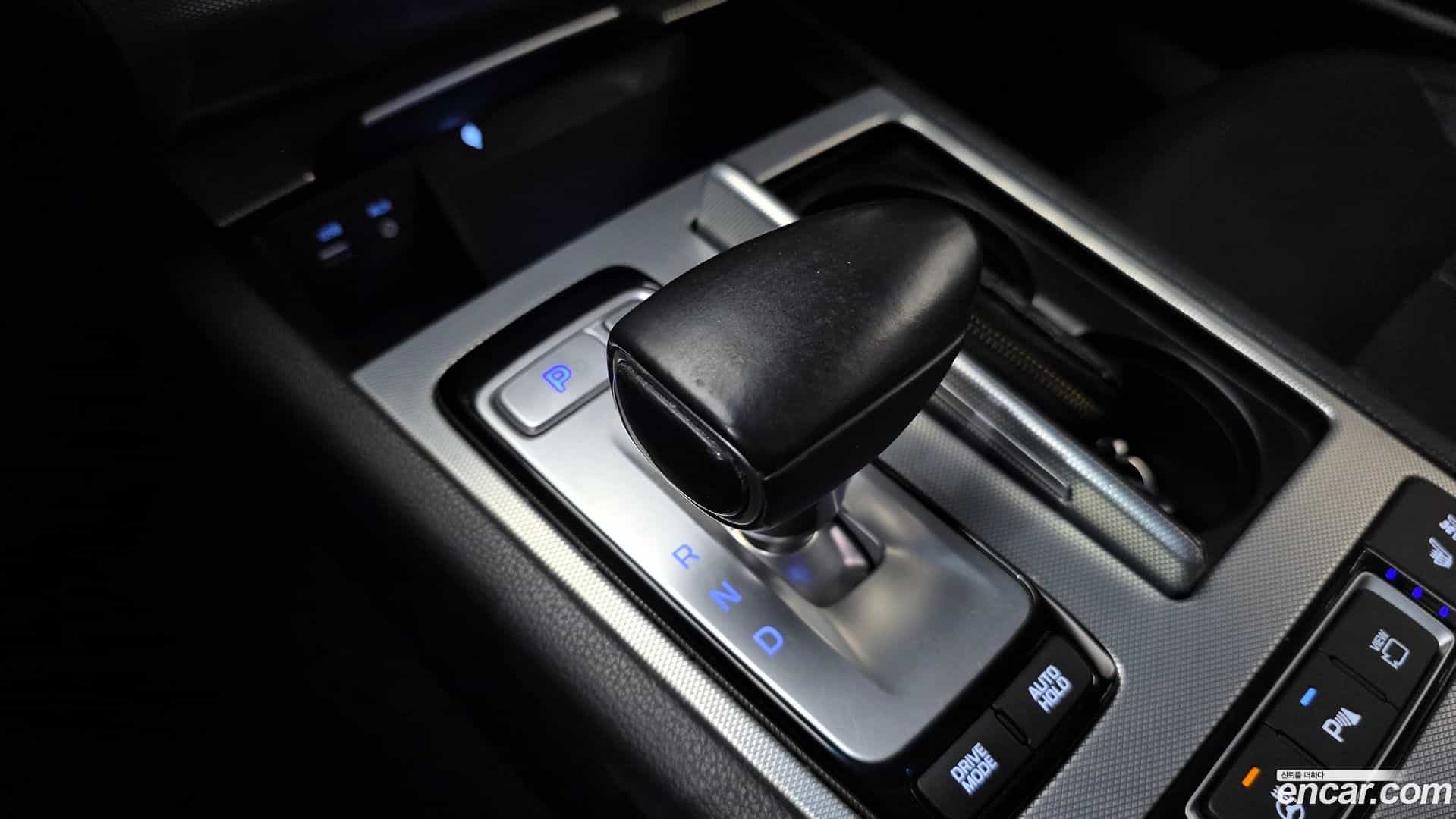 G80 Genesis 2018.0-INNER-009