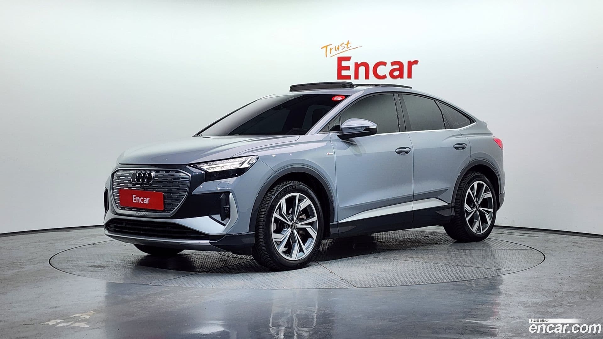 Main__Slider__Photo:Q4 e-tron Audi 2022.8-0